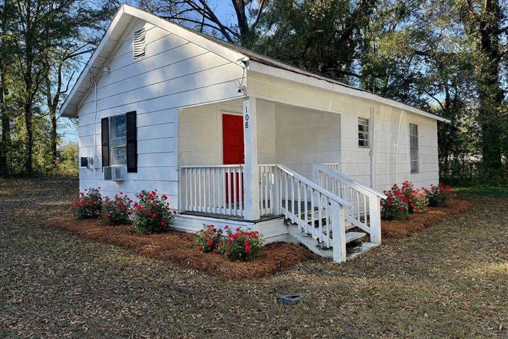 Single Family 1BR 1BA - 108 East Troy Terrace, Brundidge, AL