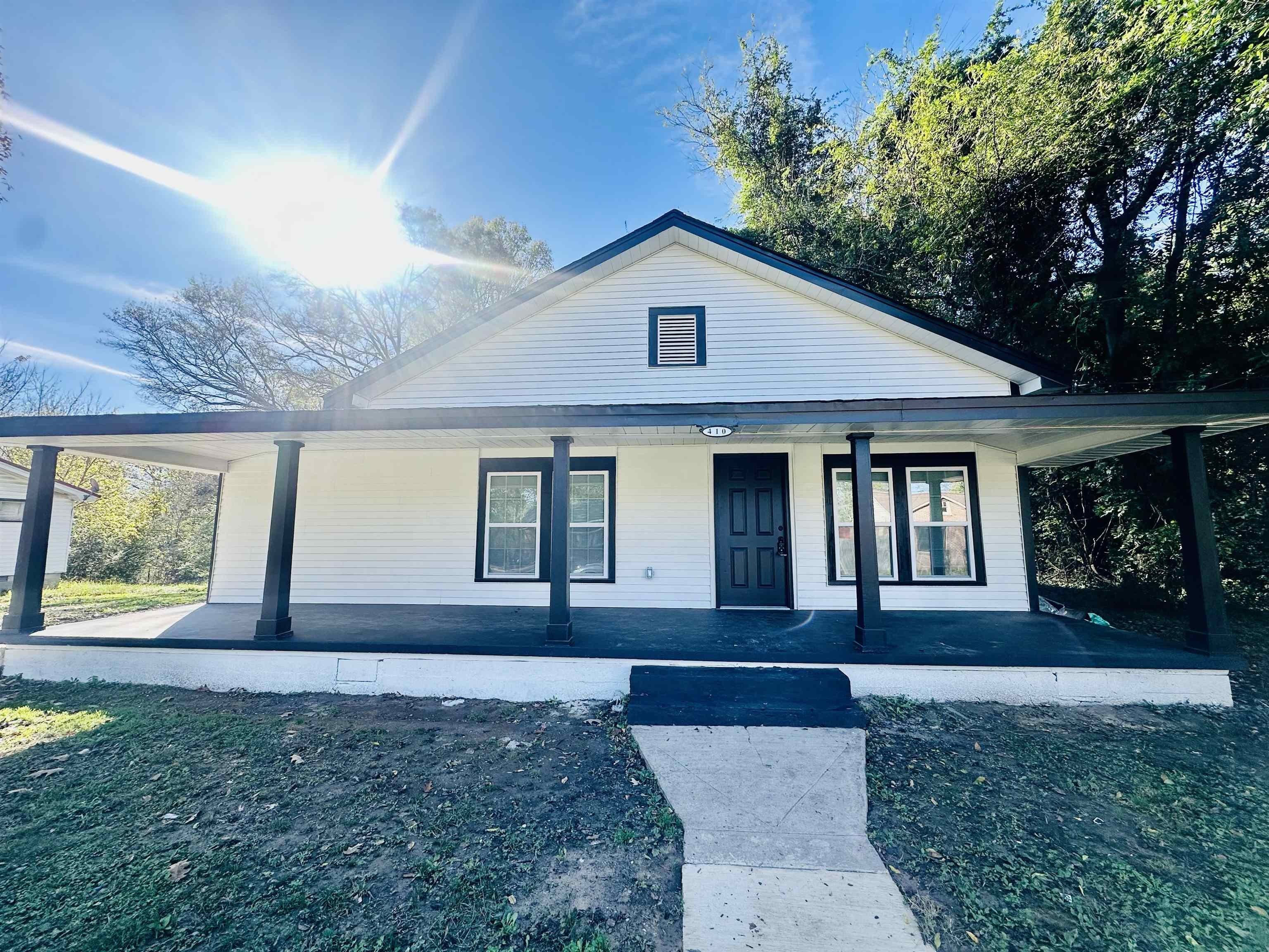 Other 3BR 2BA - 410 E SYCAMORE St, Bolivar, TN