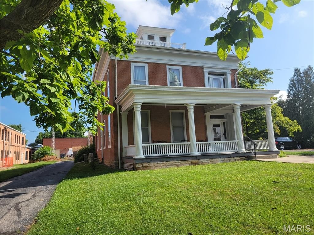 Single Family 3BR 2BA - 212 E Main Street, Carlinville, IL
