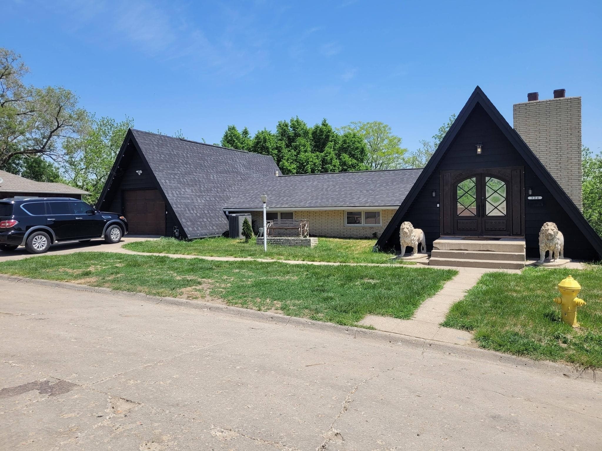 Single Family 4BR 3BA - 324 S Collins, Sioux City, IA