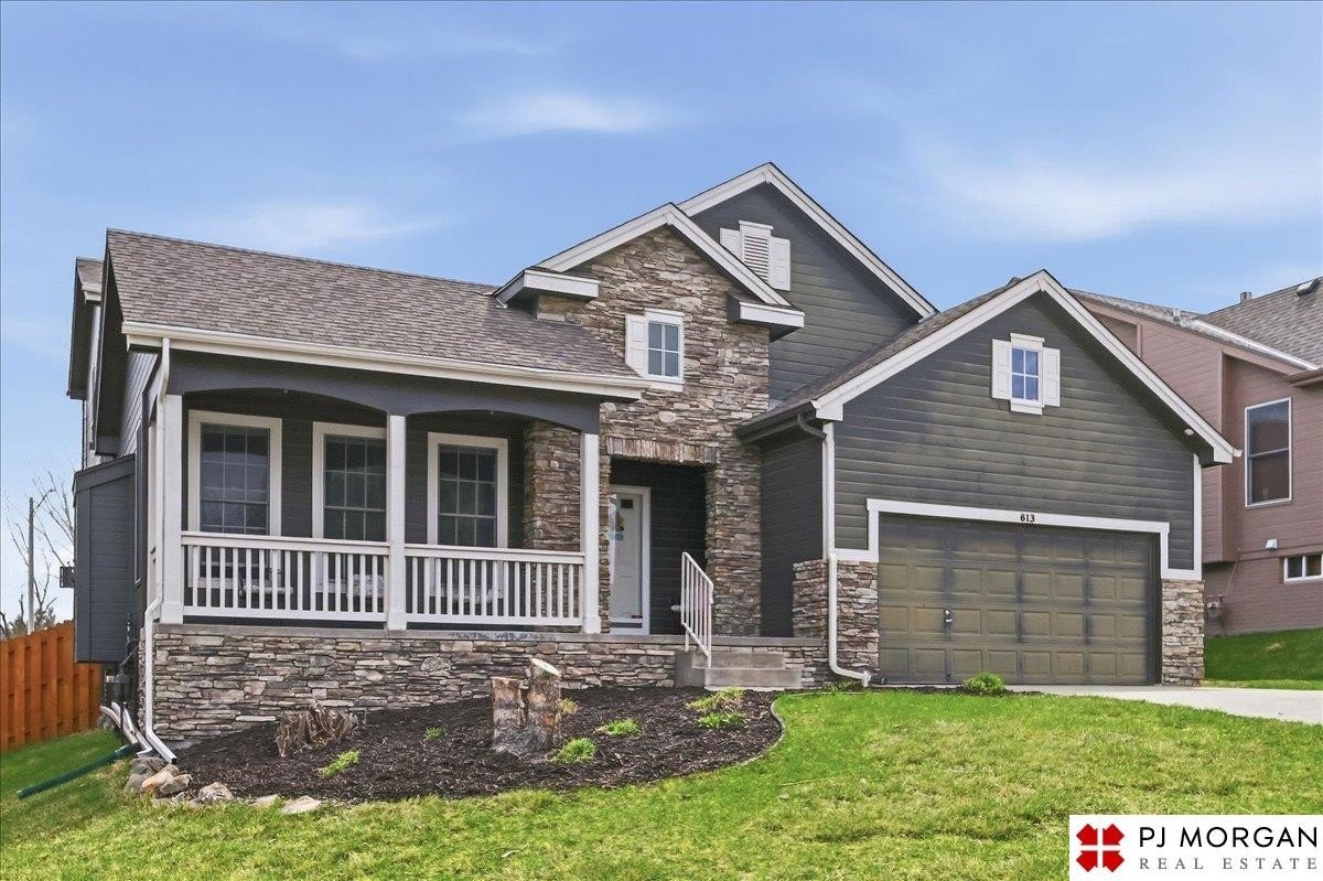 Single Family 4BR 4BA - 613 S 180 Avenue, Elkhorn, NE
