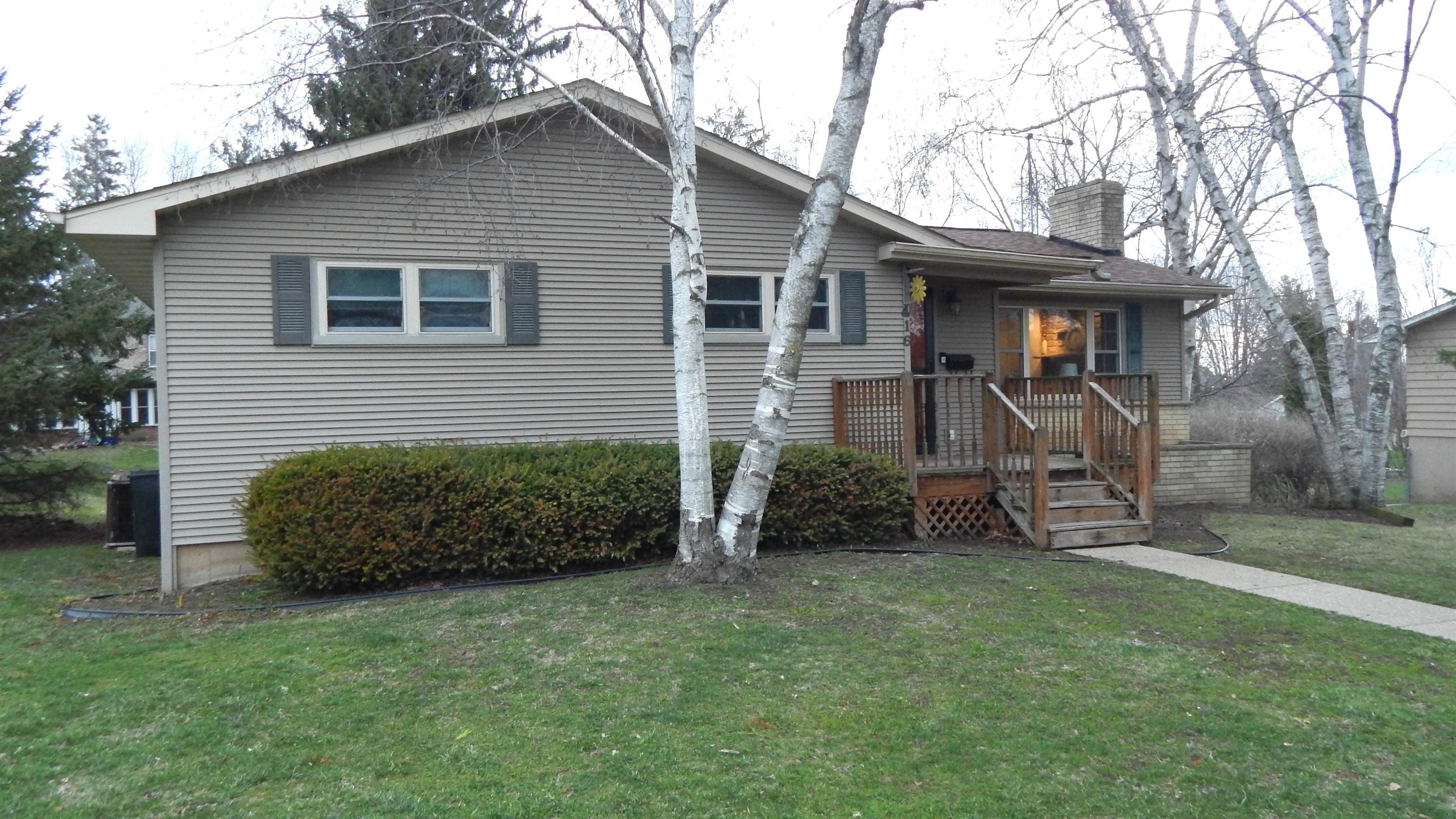 Single Family 3BR 3BA - 416 W Clarence Street, Dodgeville, WI
