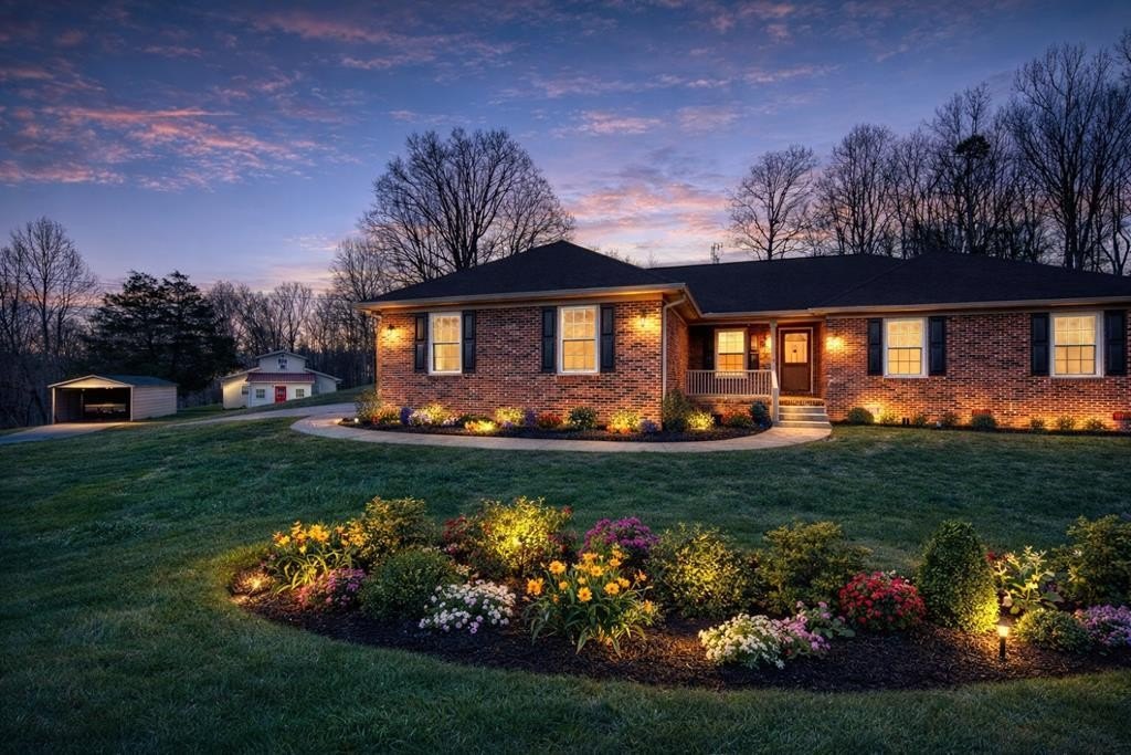 Single Family 6BR 5BA - 794 State Hwy 66, Young Harris, GA