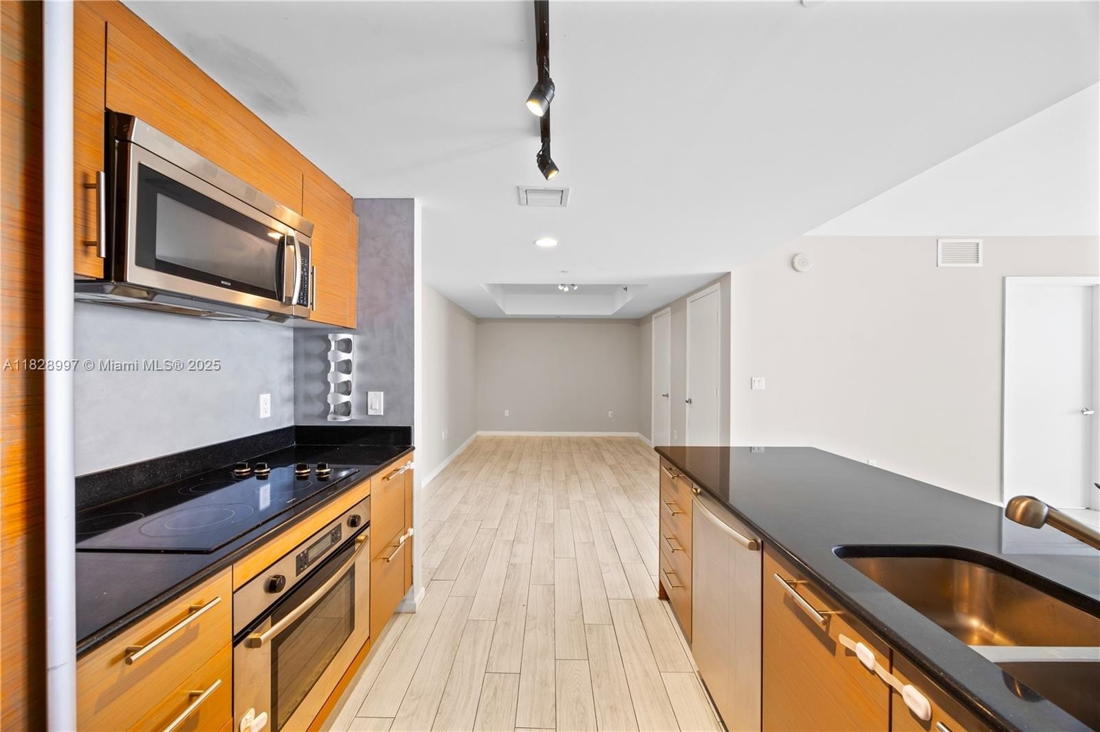 Condo 2BR 2BA - 50 Biscayne Blvd, Miami, FL