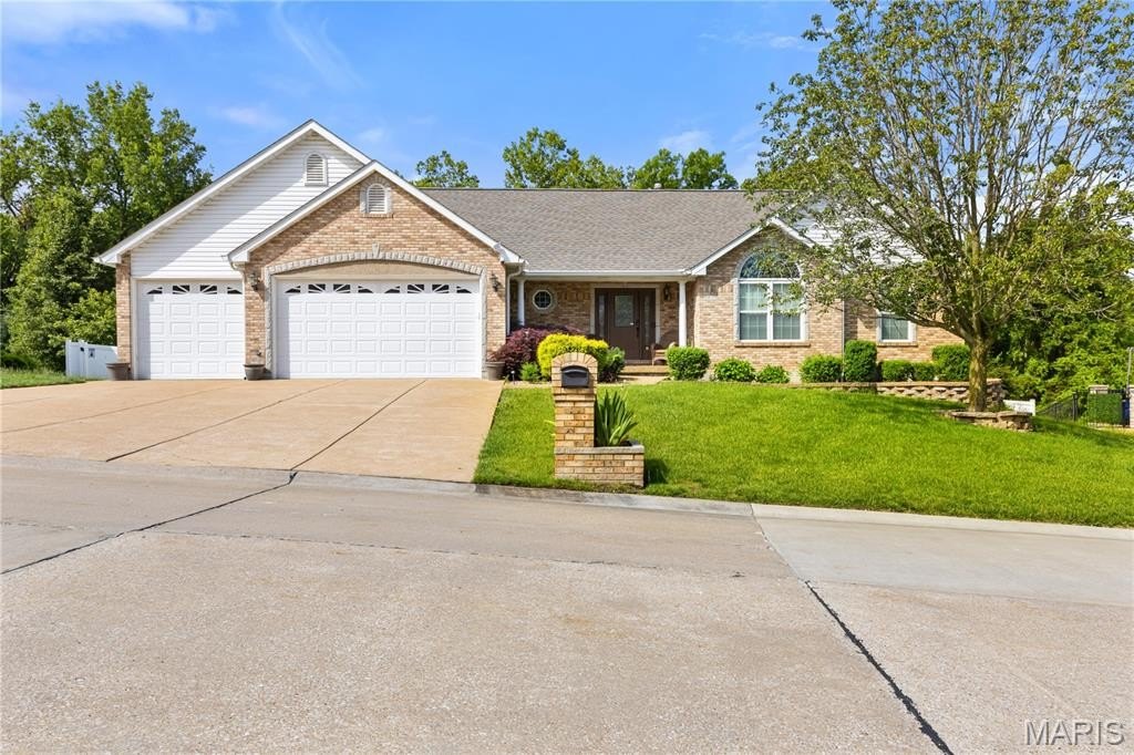 Single Family 4BR 3BA - 410 Deer Crossing Drive, Festus, MO
