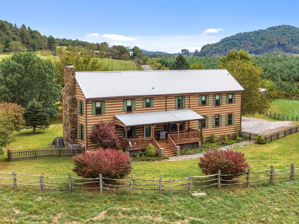 Single Family 3BR 3BA - 840 Carsonville Rd, Elk Creek, VA