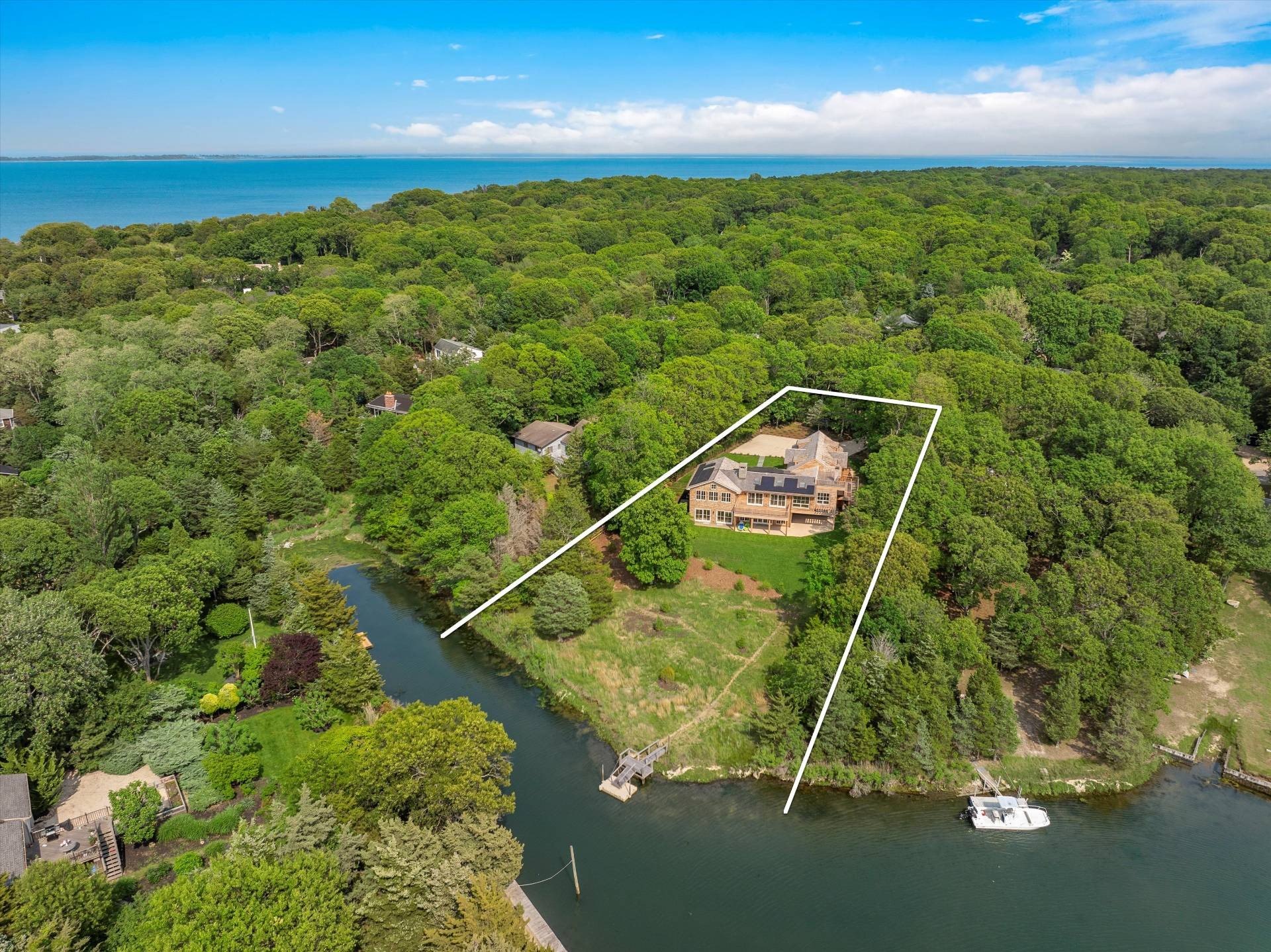 Single Family 6BR 7BA - 206 WATERHOLE RD, East Hampton, NY