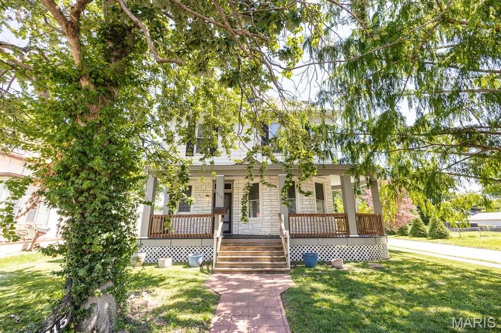Single Family 4BR 2BA - 315 Wabash Avenue, Belleville, IL