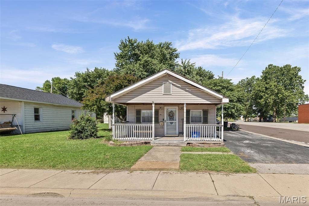 Single Family 1BR 1BA - 707 N Delmar Avenue, Hartford, IL