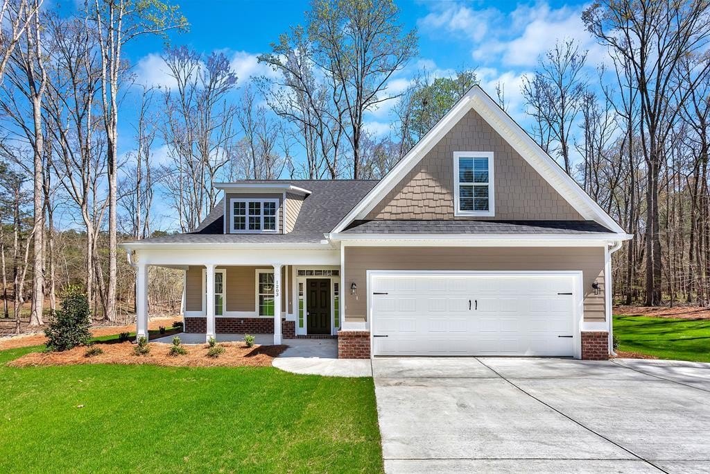 Single Family 4BR 3BA - 202 Gentry Run, Greenwood, SC