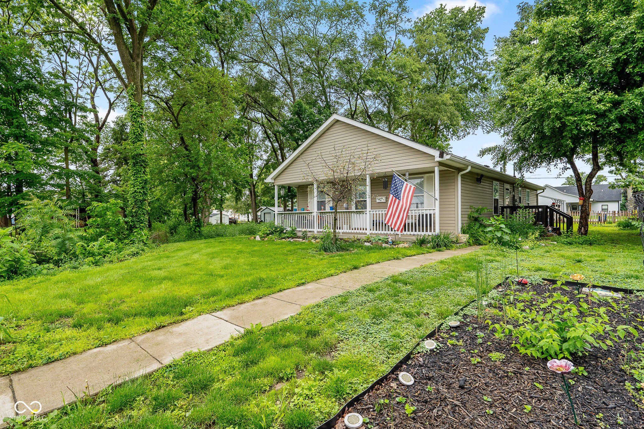 Single Family 4BR 2BA - 300 E Washington Street, Mooresville, IN