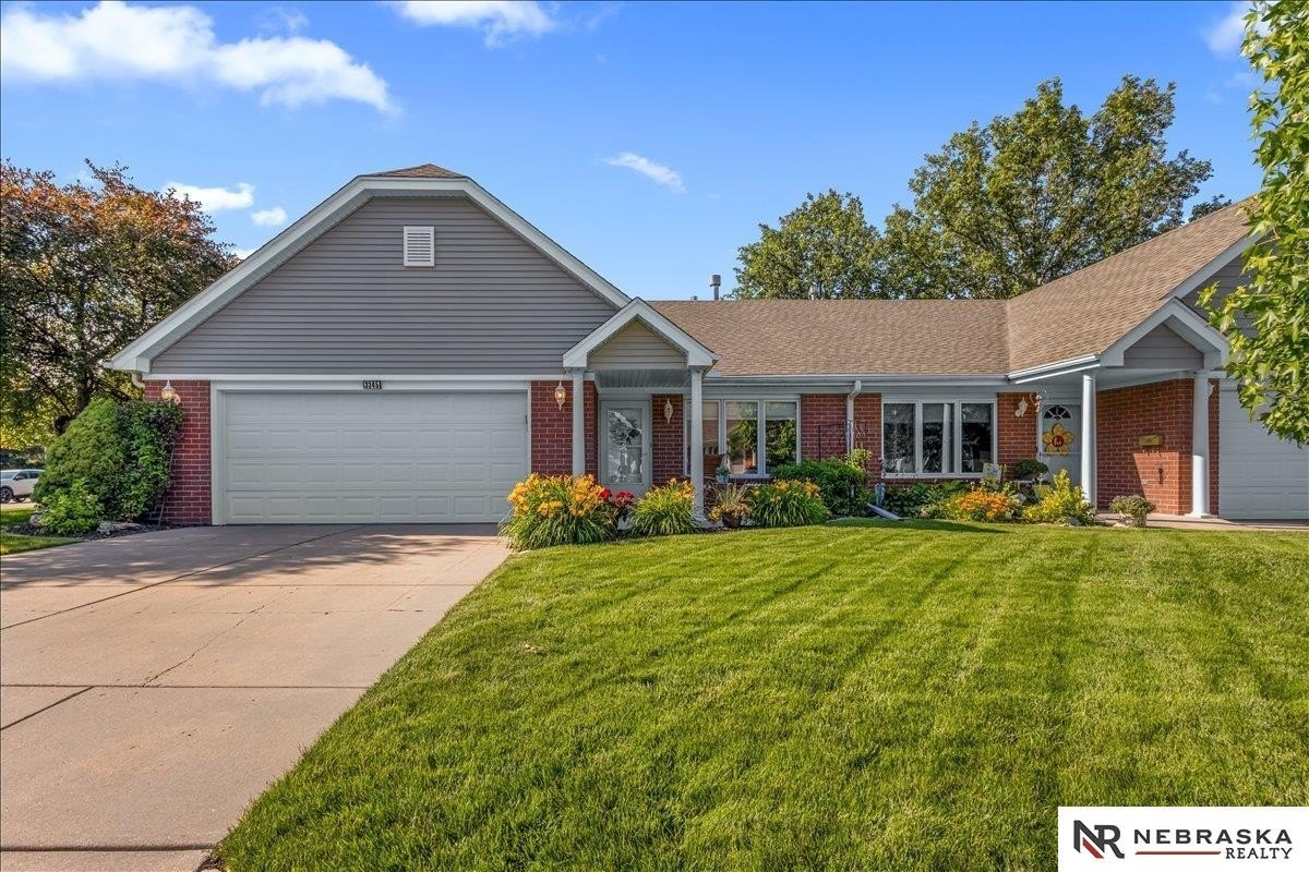 Single Family 2BR 2BA - 3345 Jamestown Lane, Lincoln, NE