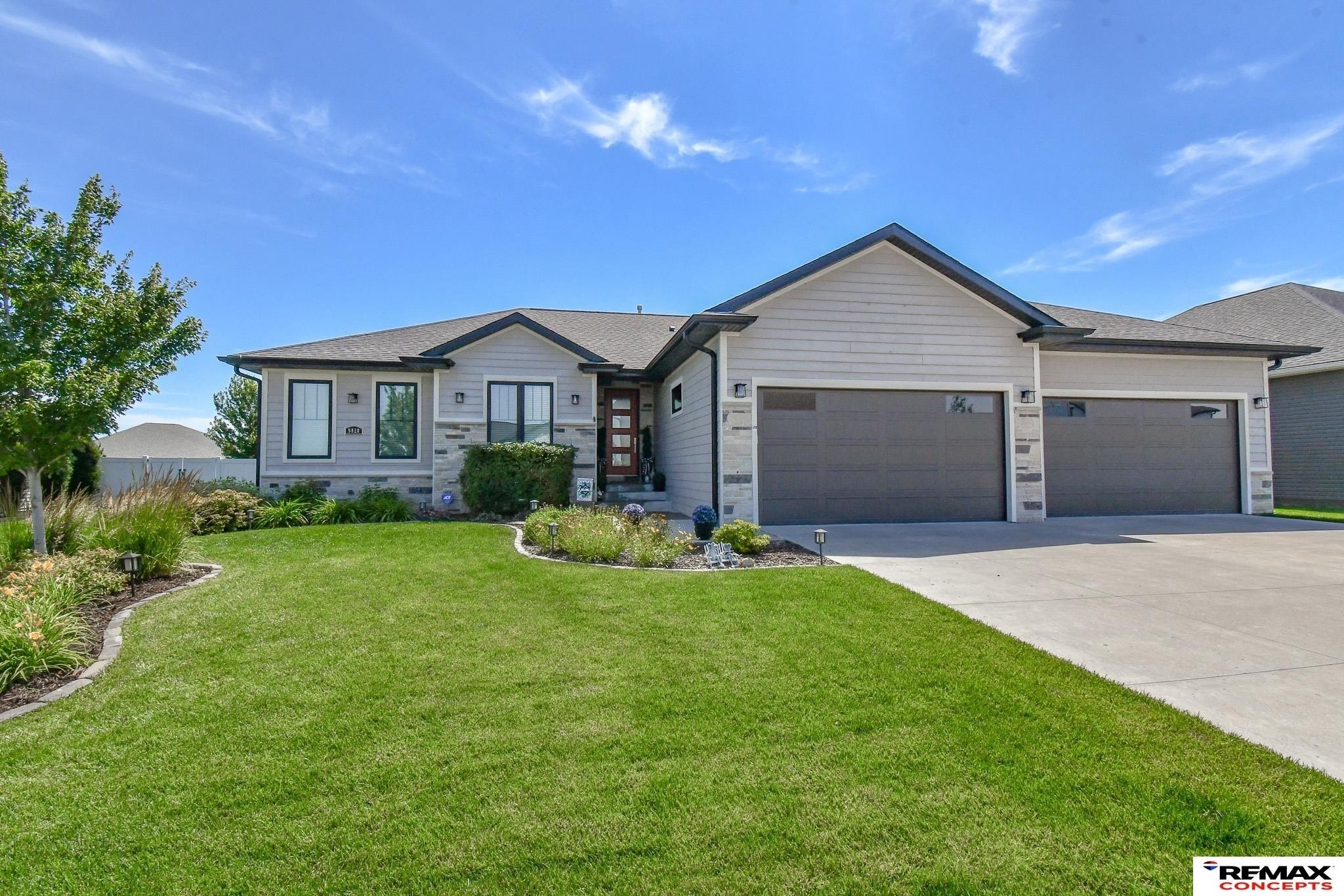 Single Family 5BR 3BA - 9820 Fairbury Lane, Lincoln, NE