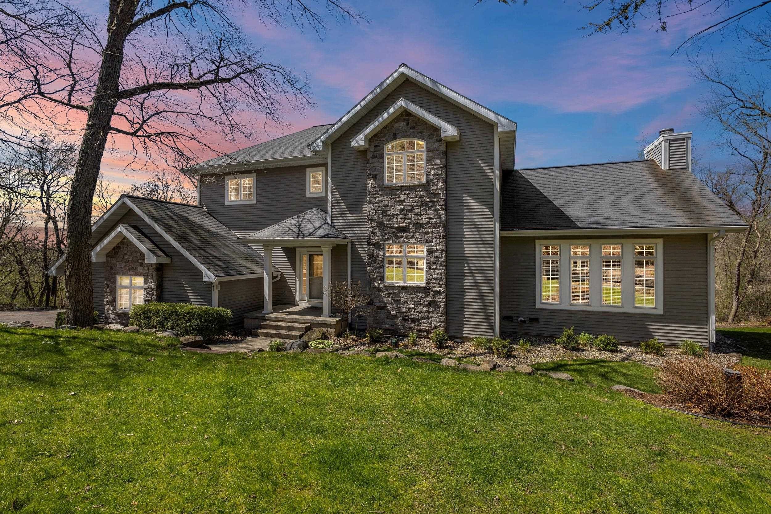 Single Family 4BR 4BA - 4917 Foxfire Trail, Middleton, WI