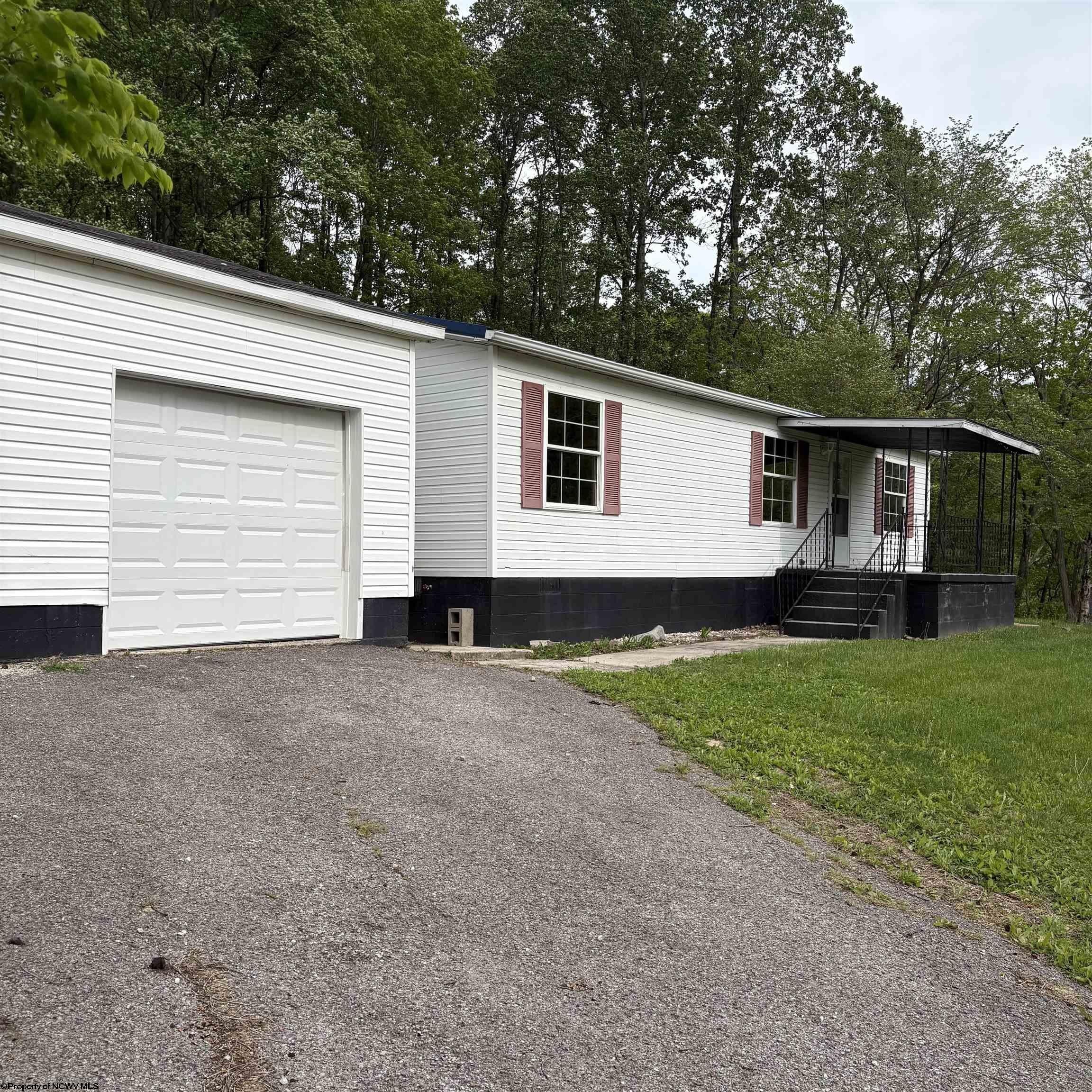 Single Family 3BR 2BA - 24 Seventh Street, Hendricks, WV