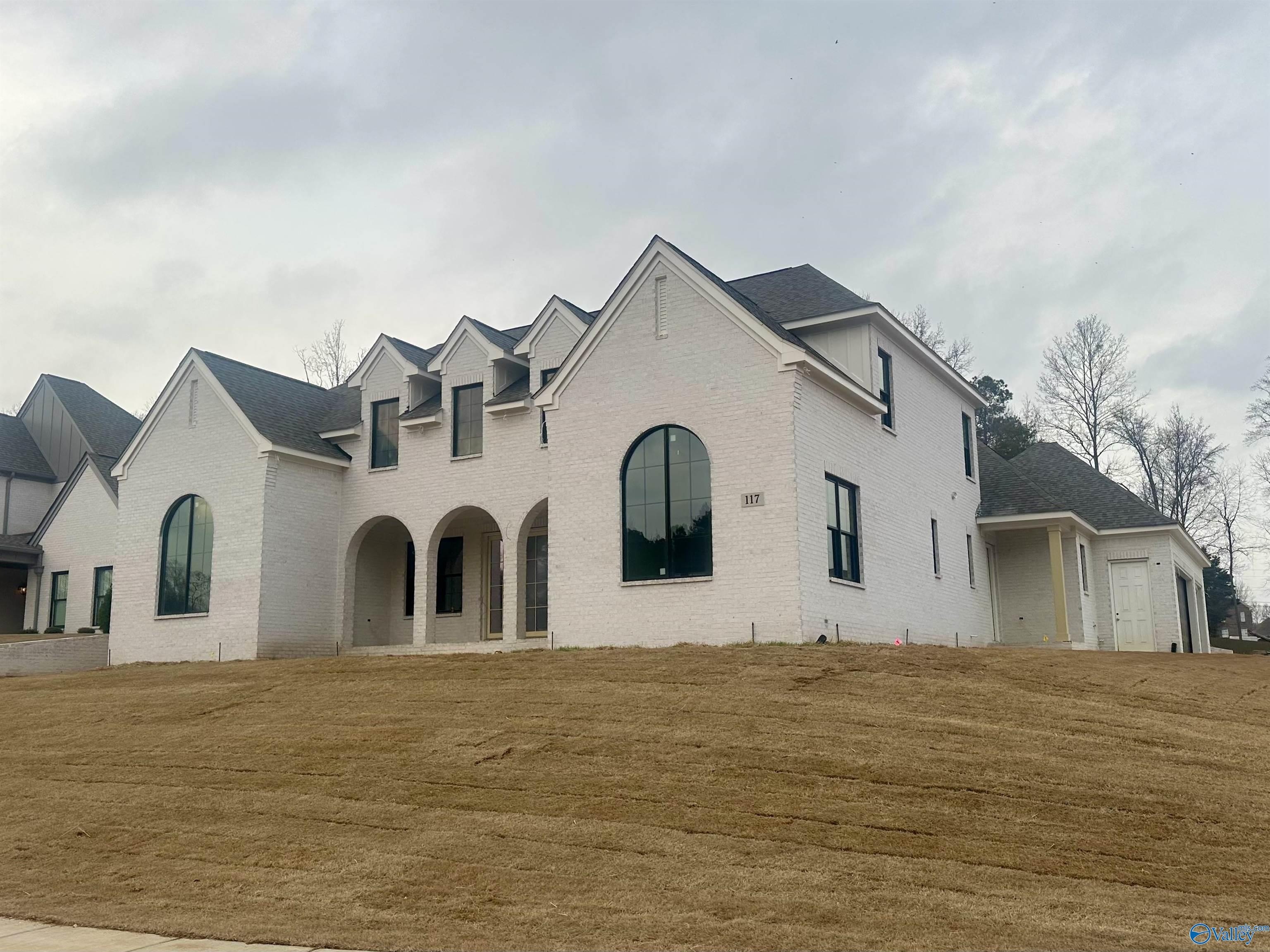 Single Family 4BR 5BA - 117 Mill Springs Lane, Huntsville, AL