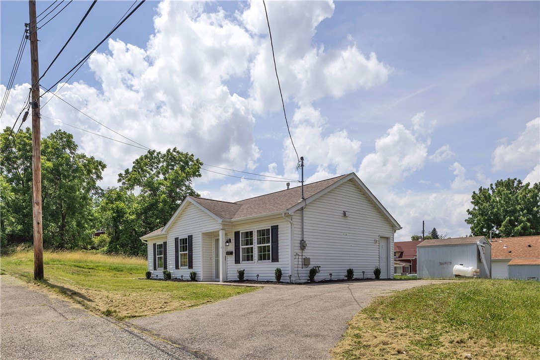 Single Family 3BR 1BA - 508 Fern Aly, Duquesne, PA