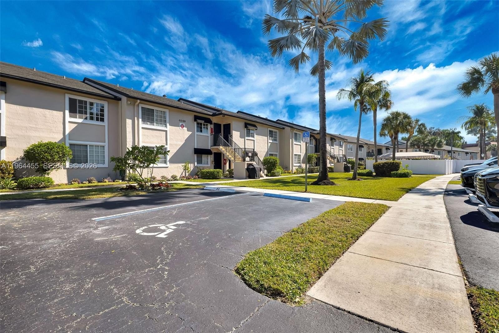 Condo 2BR 2BA - 4040 Crystal Lake Dr, Deerfield Beach, FL