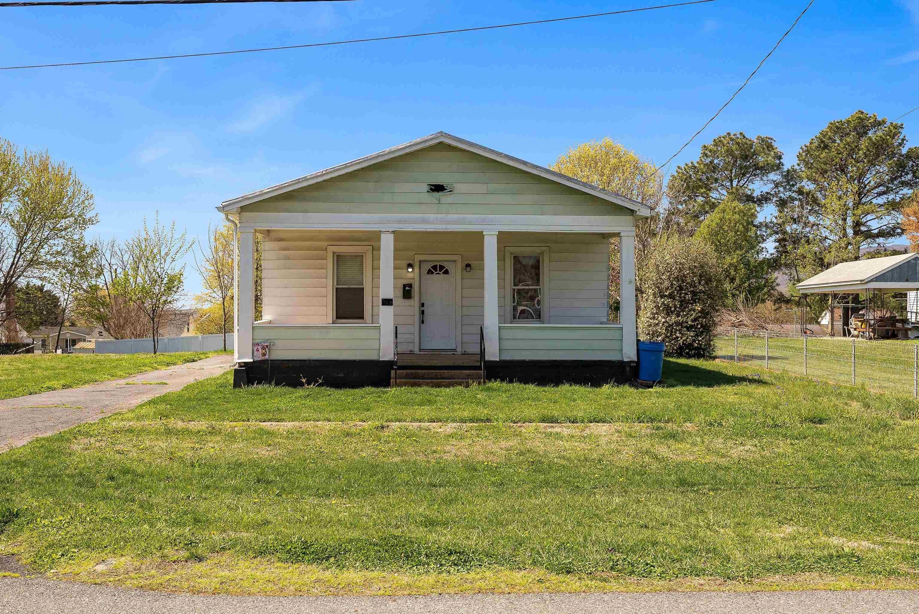 Single Family 2BR 1BA - 505 EIGHTH ST, SHENANDOAH, VA