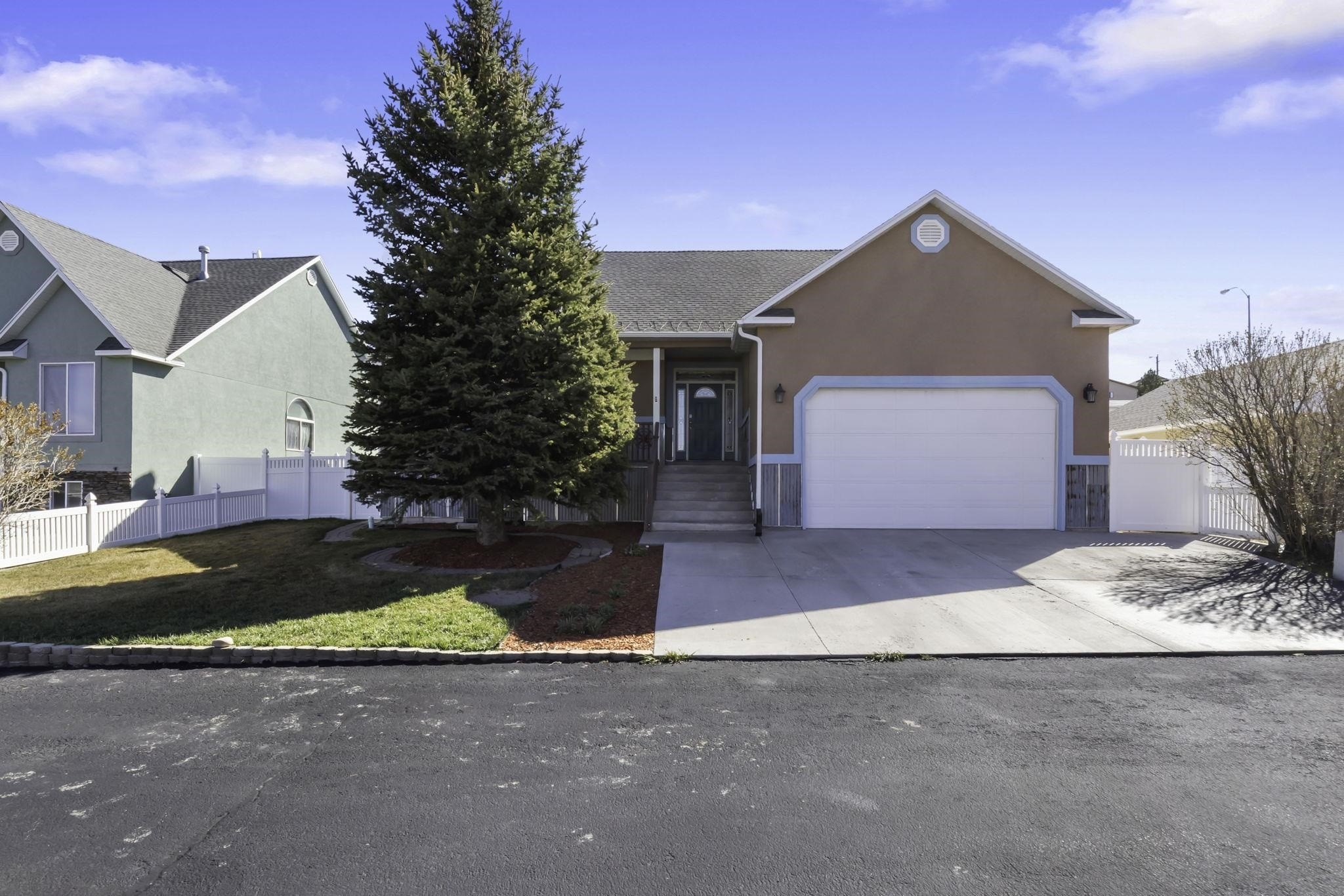 Single Family 3BR 2BA - 136 Benjamin Franklin St., Evanston, WY