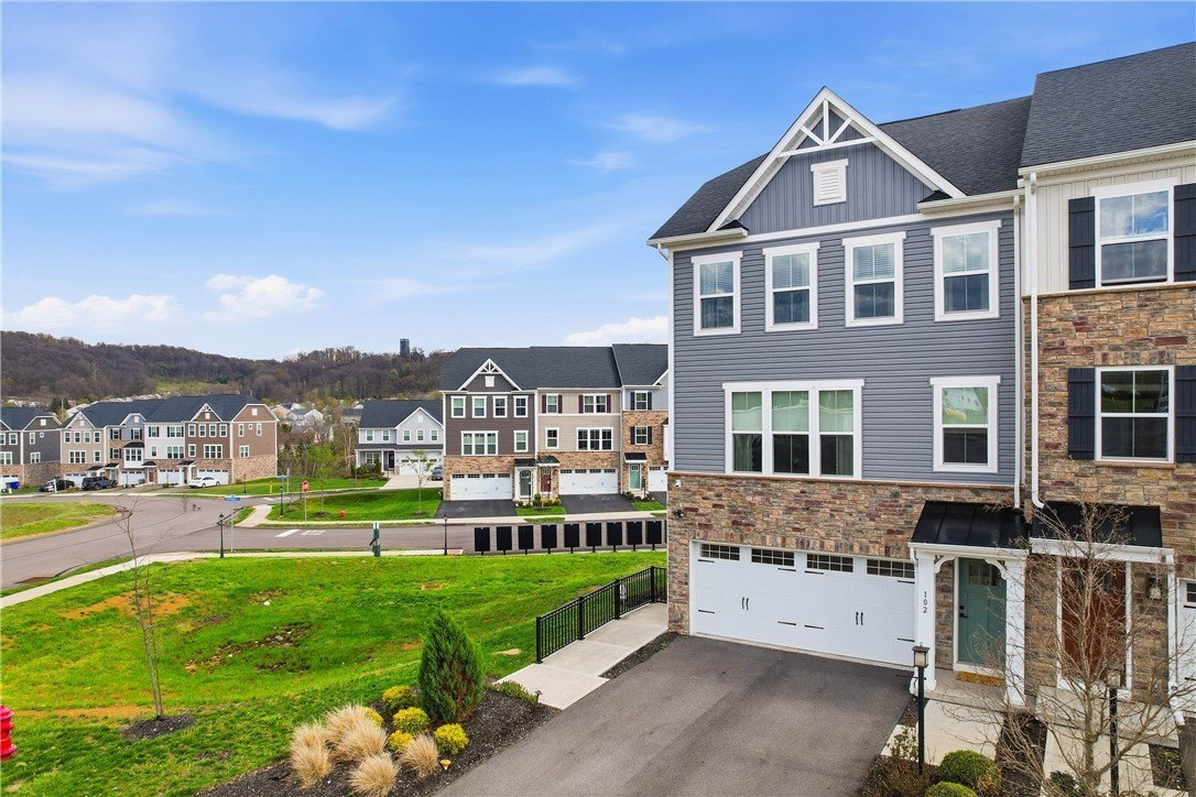 Single Family 3BR - 102 Lupine Dr, Adams Twp, PA