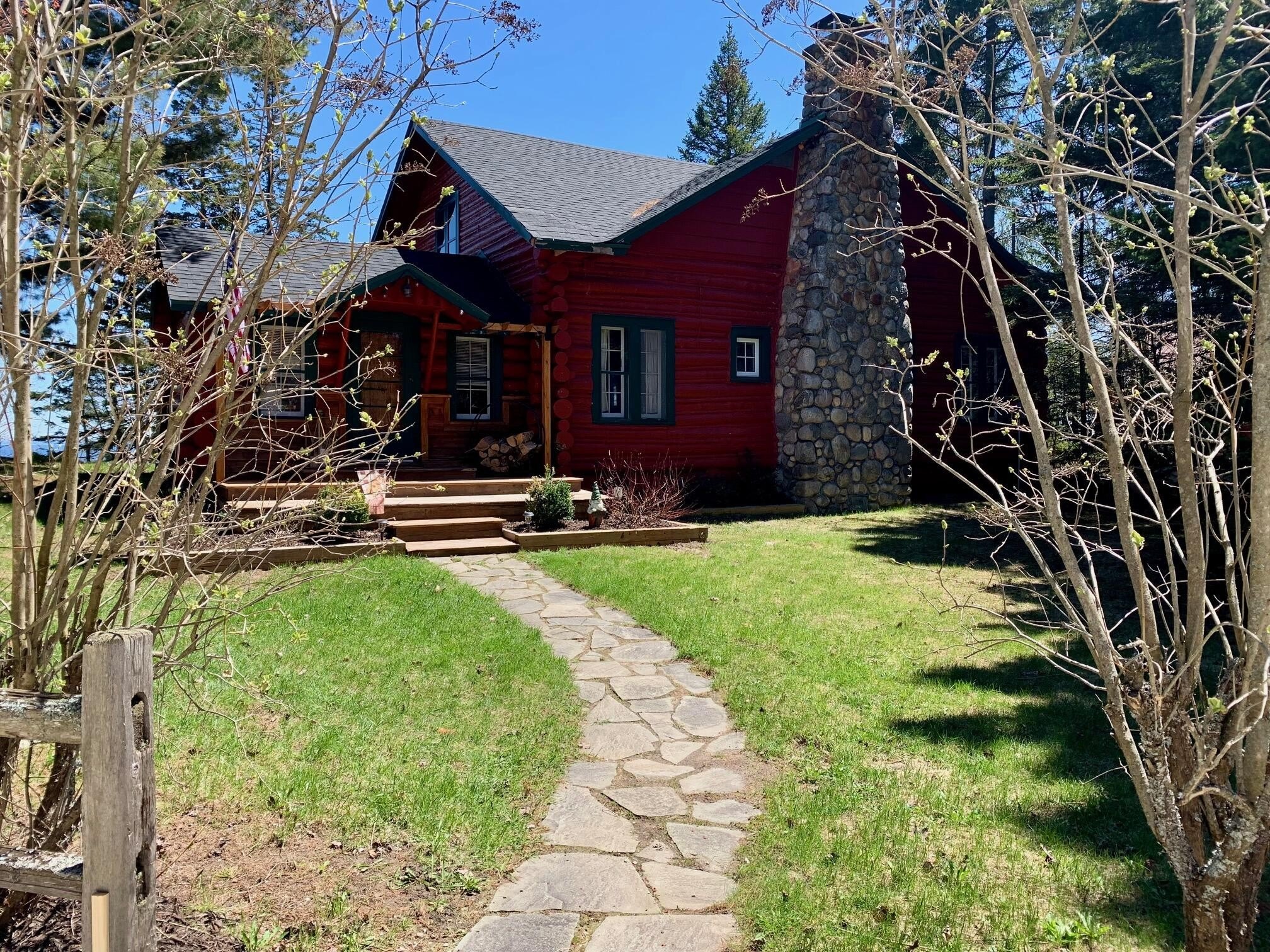 Single Family 4BR 1BA - 7930 N Tahq Trl, Paradise, MI