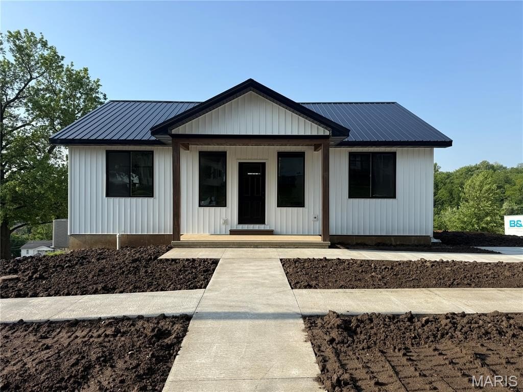 Single Family 4BR 3BA - 707 Hayward Street, Hannibal, MO