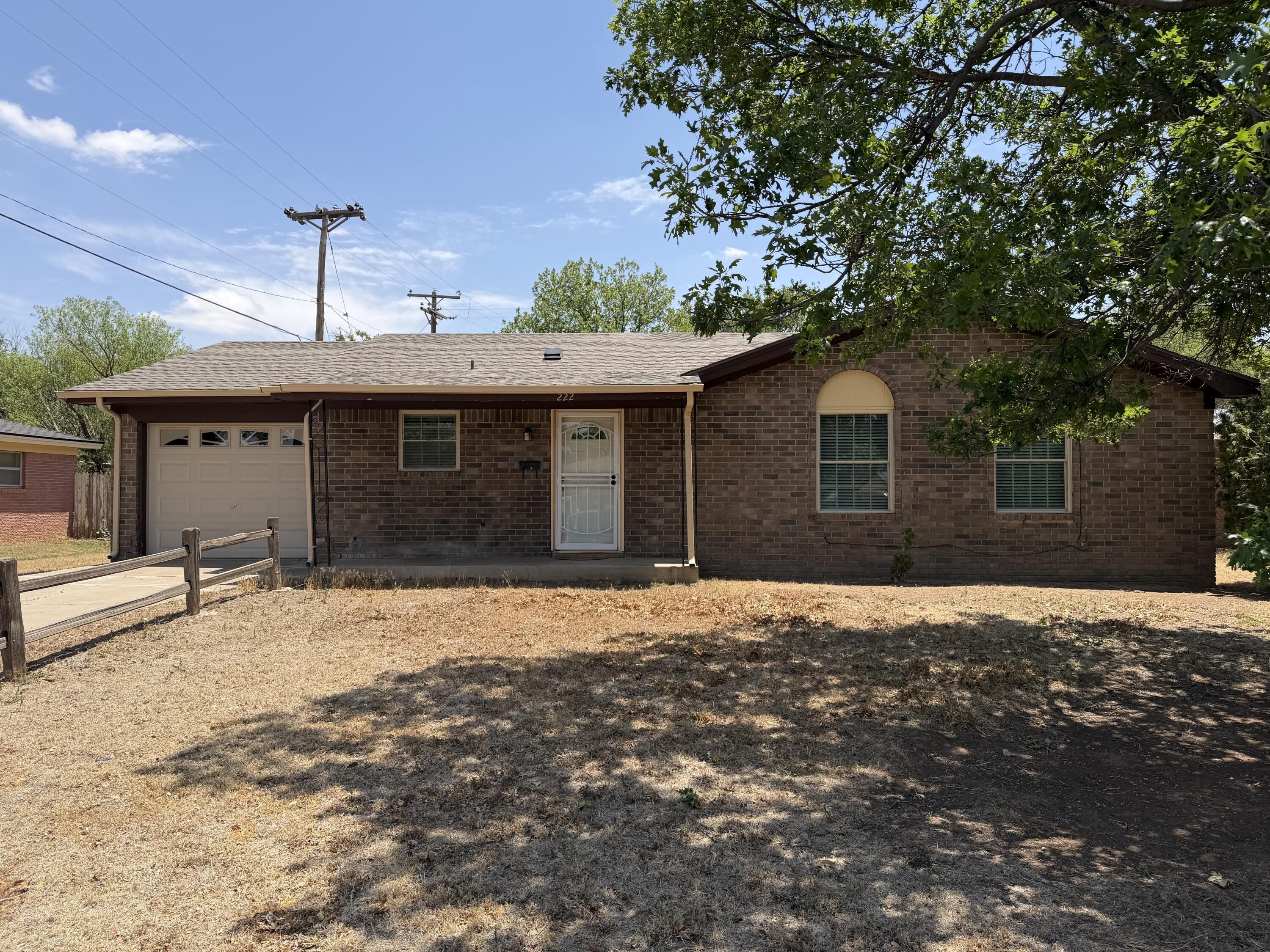 Single Family 3BR 1BA - 222 NW 11th St, Dimmitt, TX