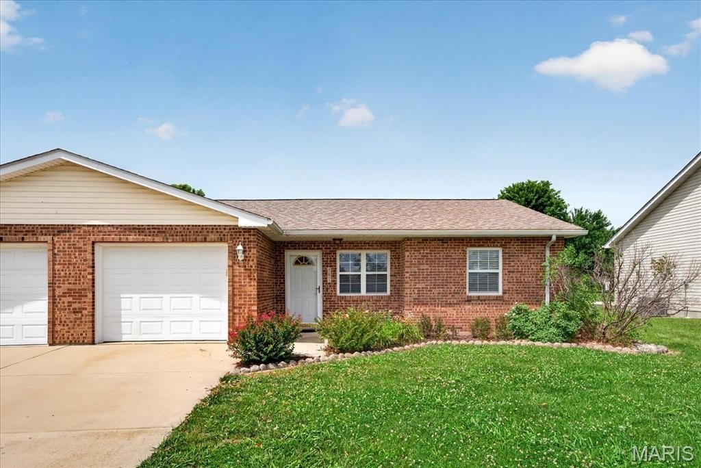 Single Family 3BR 2BA - 301 Kaskaskia Drive, Red Bud, IL