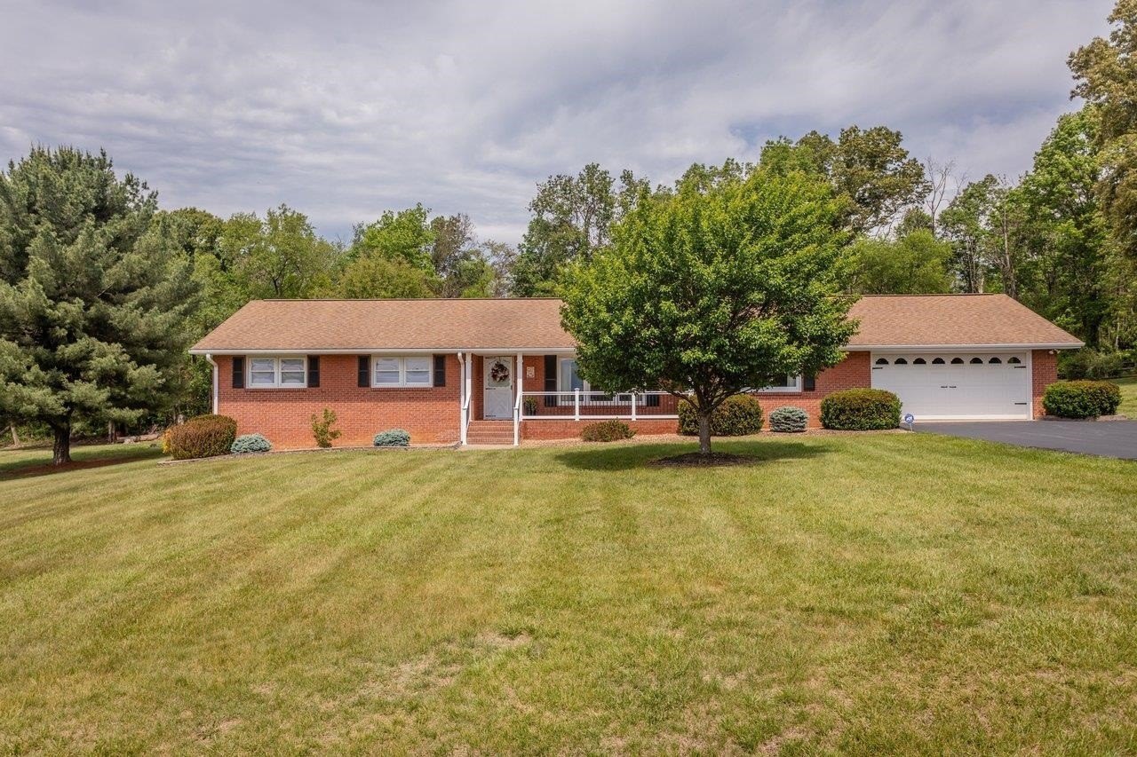 Single Family 3BR 3BA - 255 VERBENA RD, SHENANDOAH, VA
