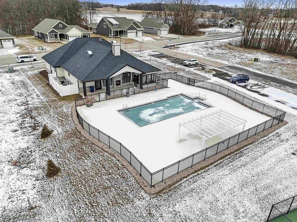 Single Family 3BR 3BA - 895 Black Swan Drive, Menasha, WI