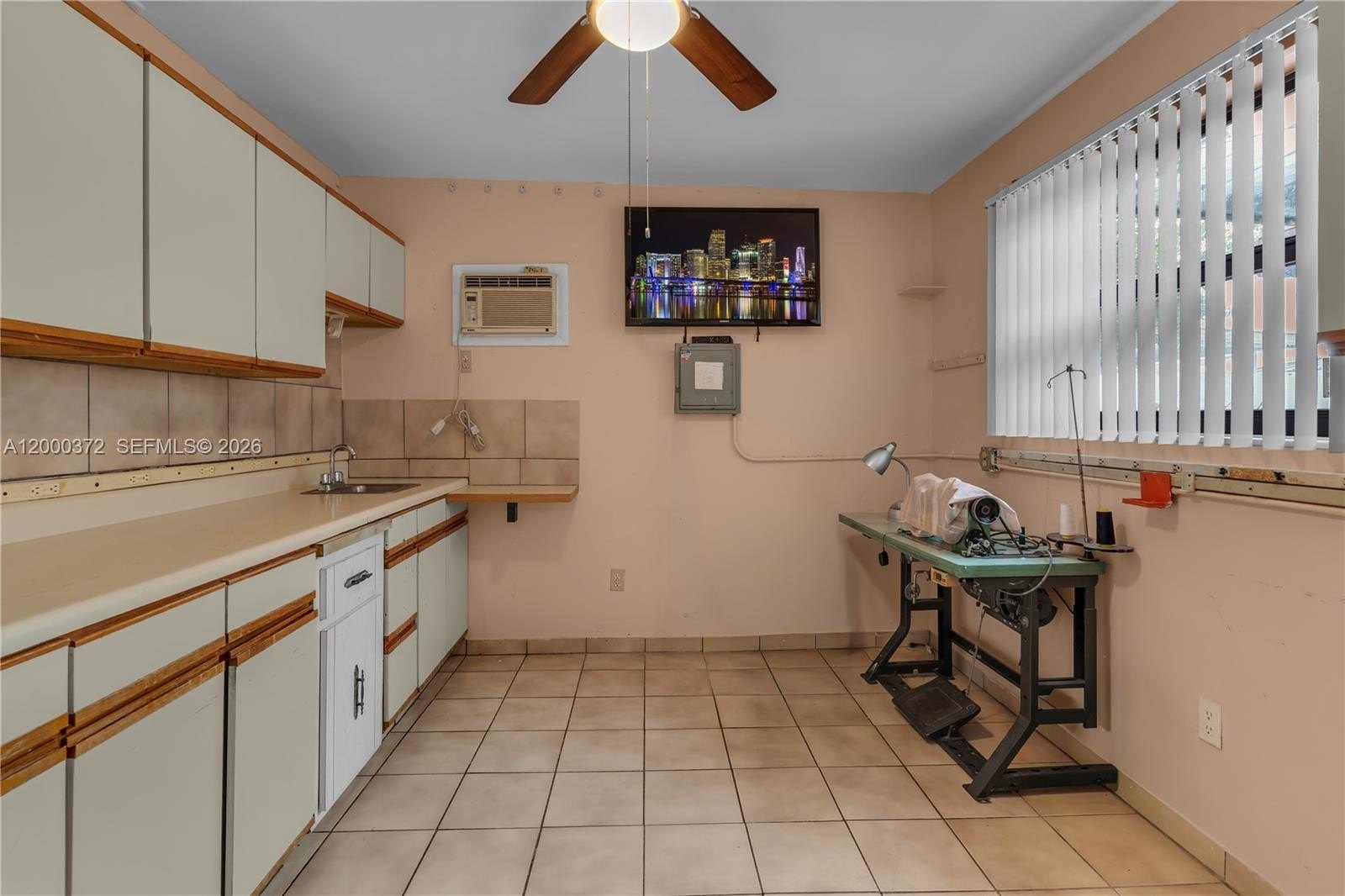 Single Family 3BR 2BA - 6770 SW 15th St, Miami, FL