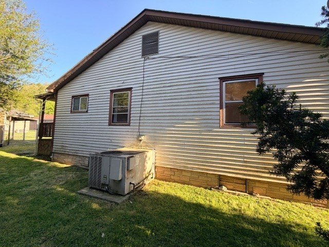 Single Family 2BR 1BA - 53 Brook St., OCEANA, WV