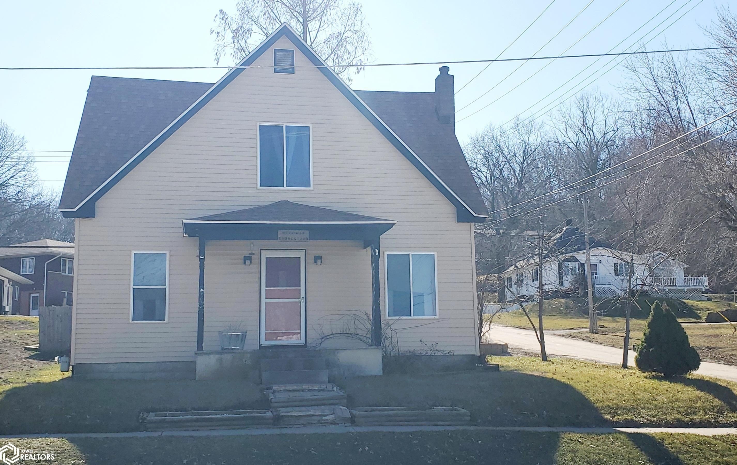 590 W 3rd  