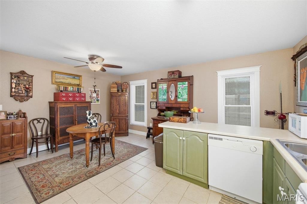 Single Family 2BR 1BA - 509 E Winter Avenue, Greenville, IL