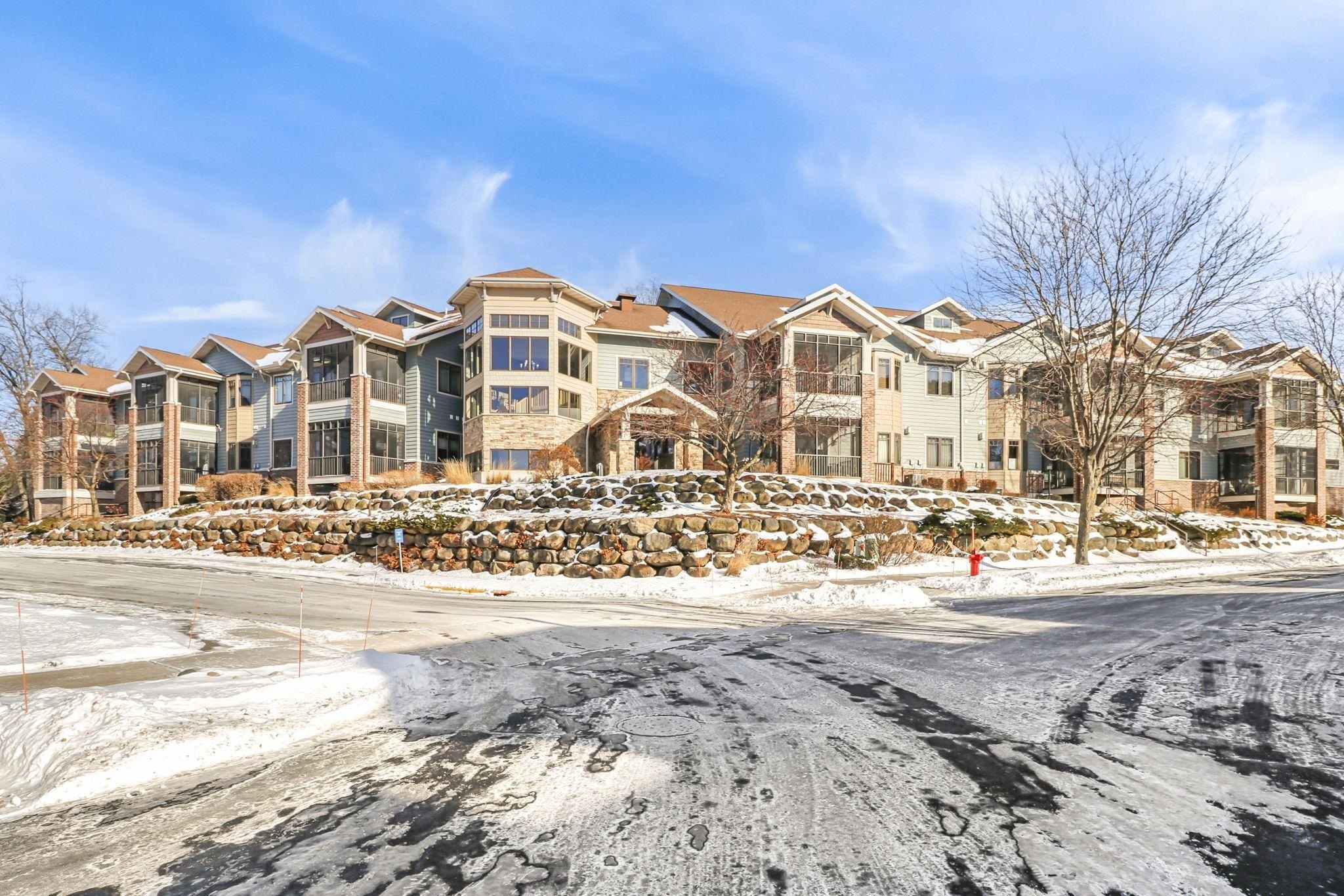 Condo 1BR 2BA - 10 Glen Brook Way, Fitchburg, WI