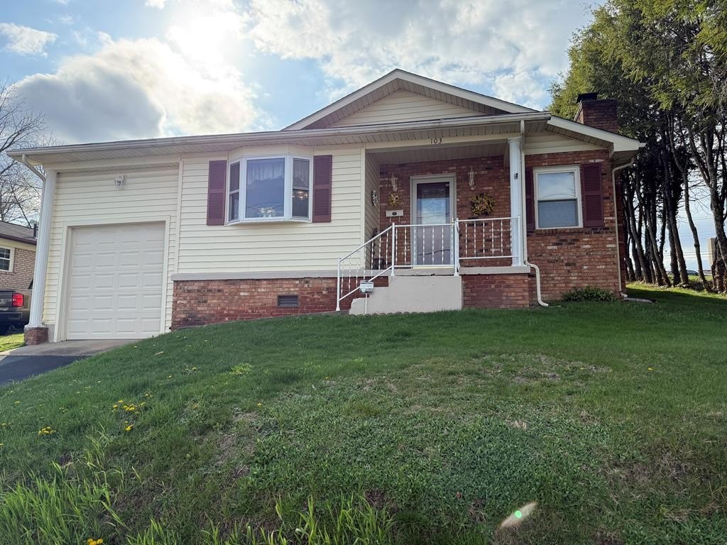 Single Family 3BR 2BA - 103 Riley St, BECKLEY, WV