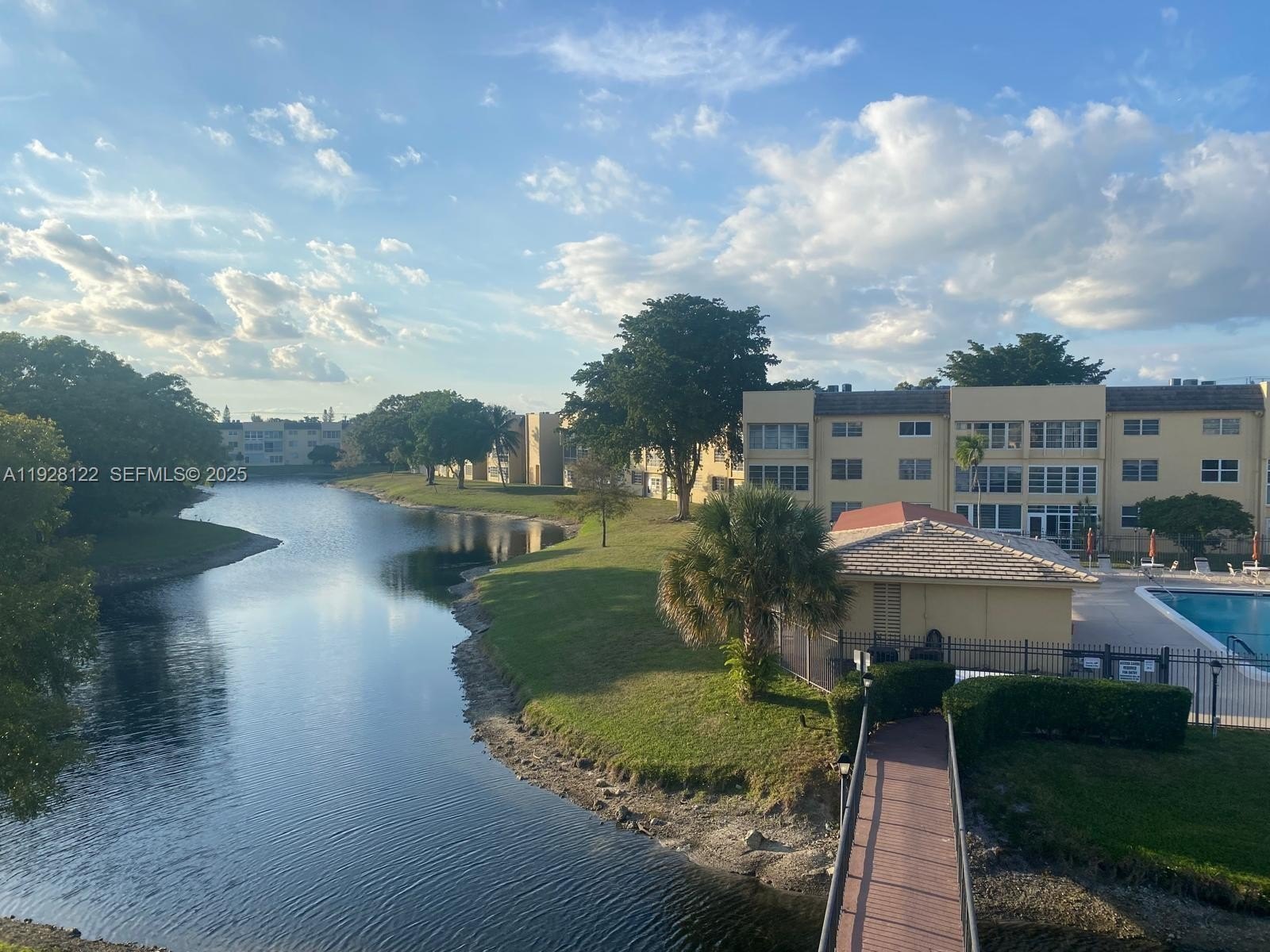Condo 2BR 2BA - 6071 NW 61st Ave, Tamarac, FL