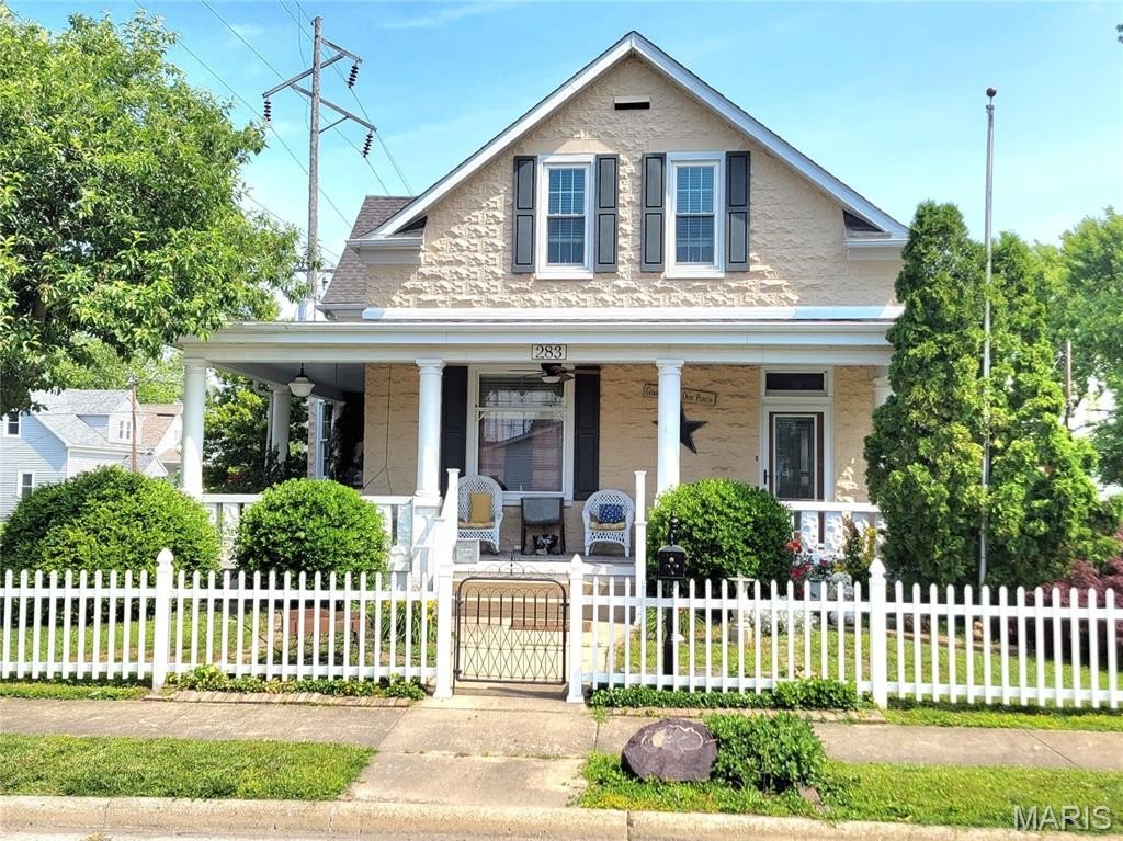 Single Family 4BR 2BA - 283 W Walnut Street, Nashville, IL