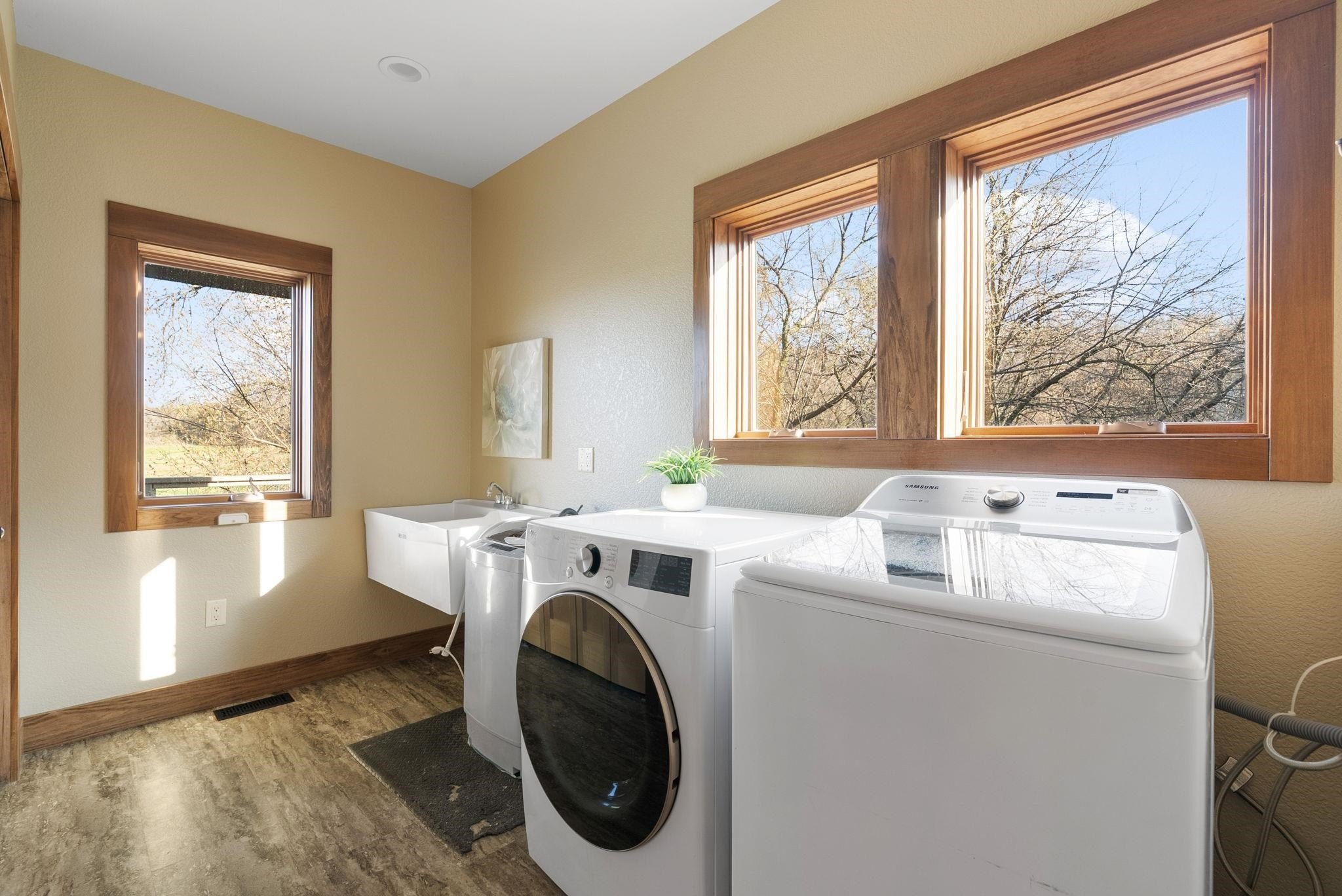 Single Family 5BR 4BA - 8044 Lueth Road, Sauk City, WI
