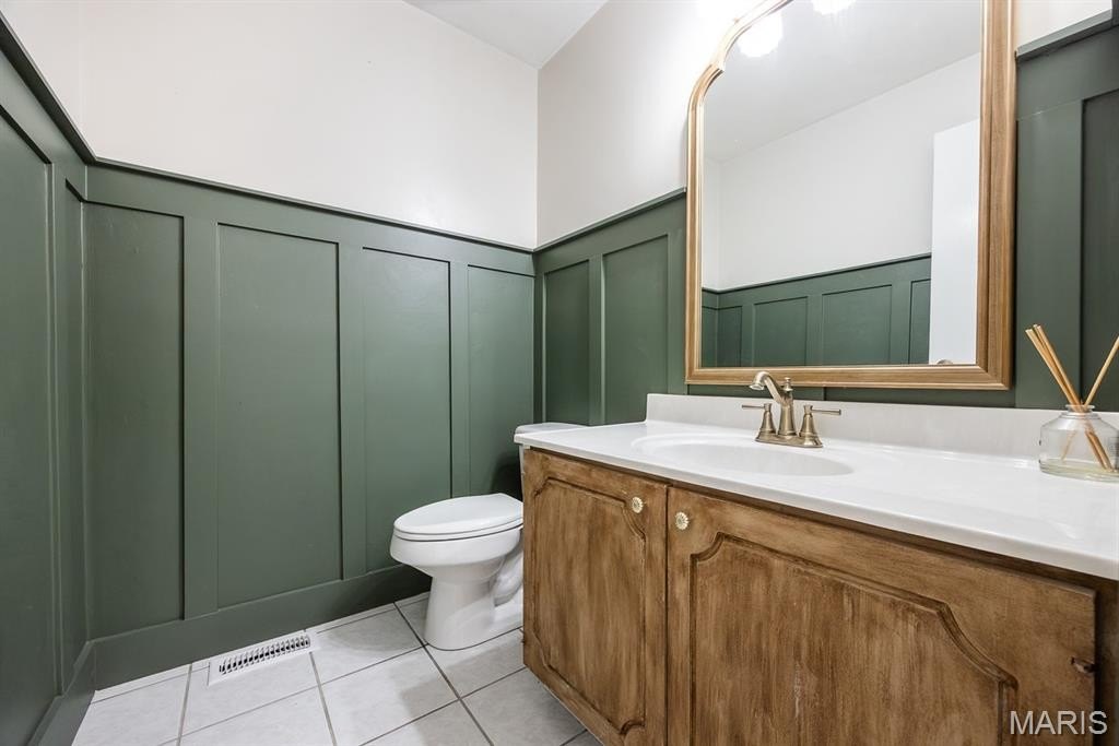 Single Family 4BR 3BA - 914 Reiss Road, O'Fallon, IL