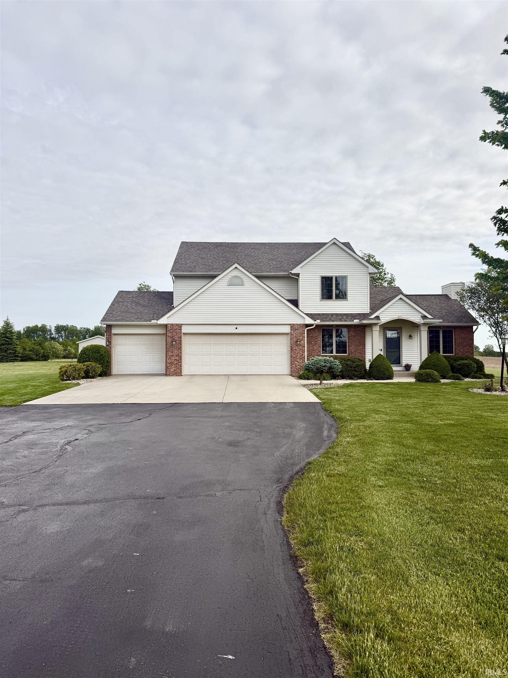 Single Family 4BR 3BA - 305 E 800 N, Uniondale, IN