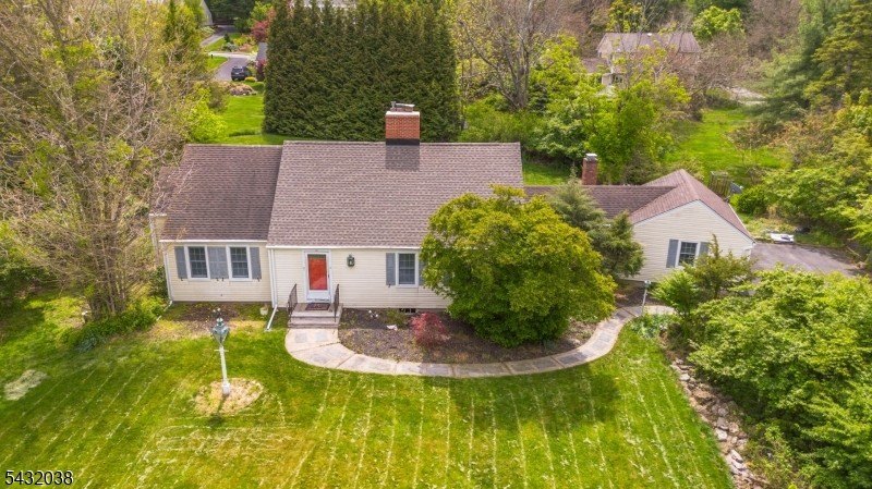 Single Family 4BR 2BA - 10 Cedar Wax Wing Rd, Allamuchy Twp., NJ