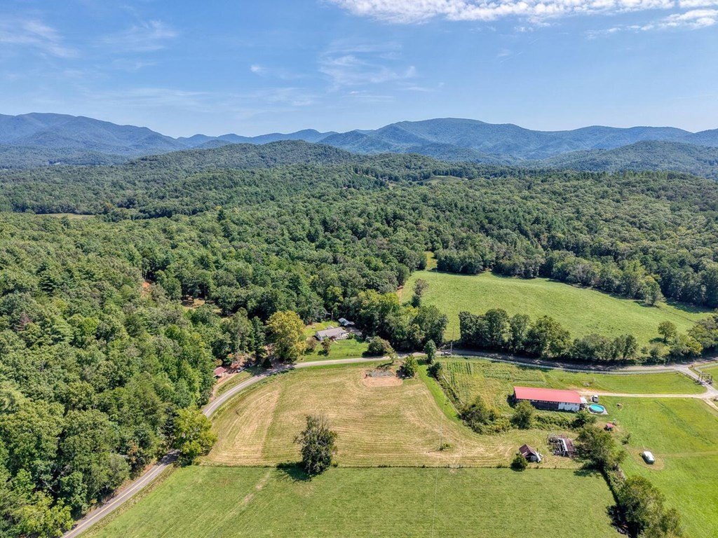 Single Family 3BR 2BA - 729 Collins Road, Blairsville, GA