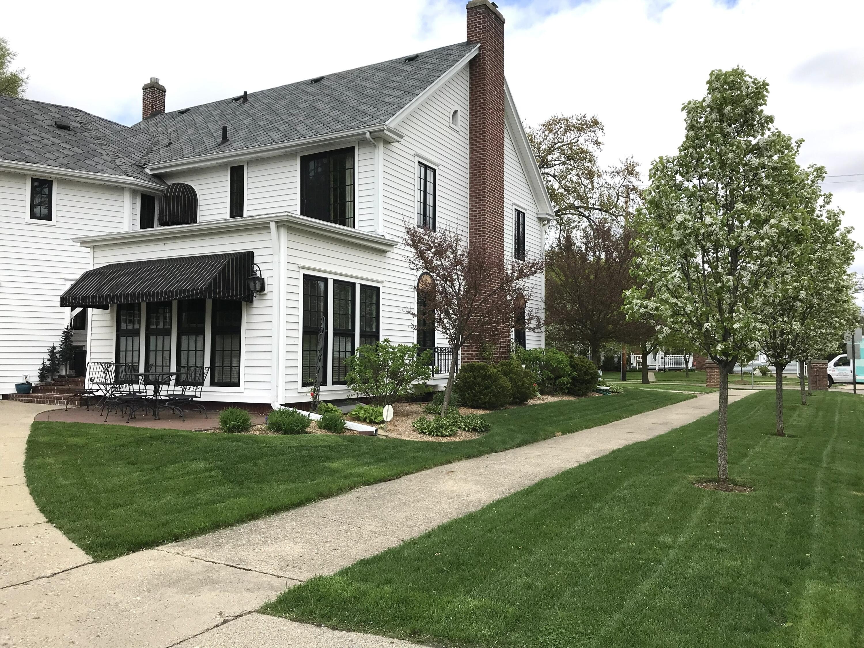 Single Family 4BR 6BA - 1714 4th Street, Jackson, MI
