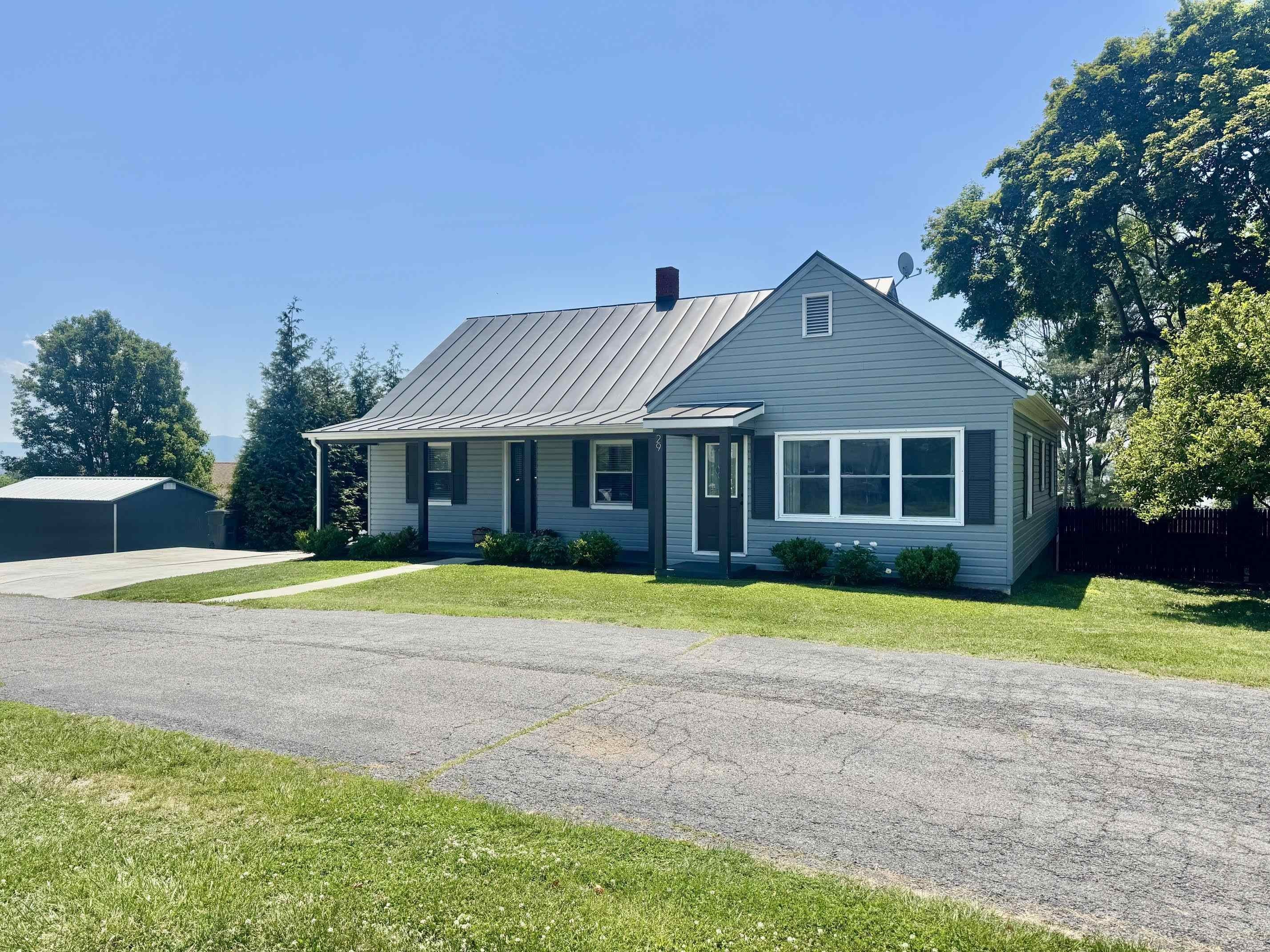 Single Family 3BR 2BA - 29 MAPLE HILL LN, WEYERS CAVE, VA