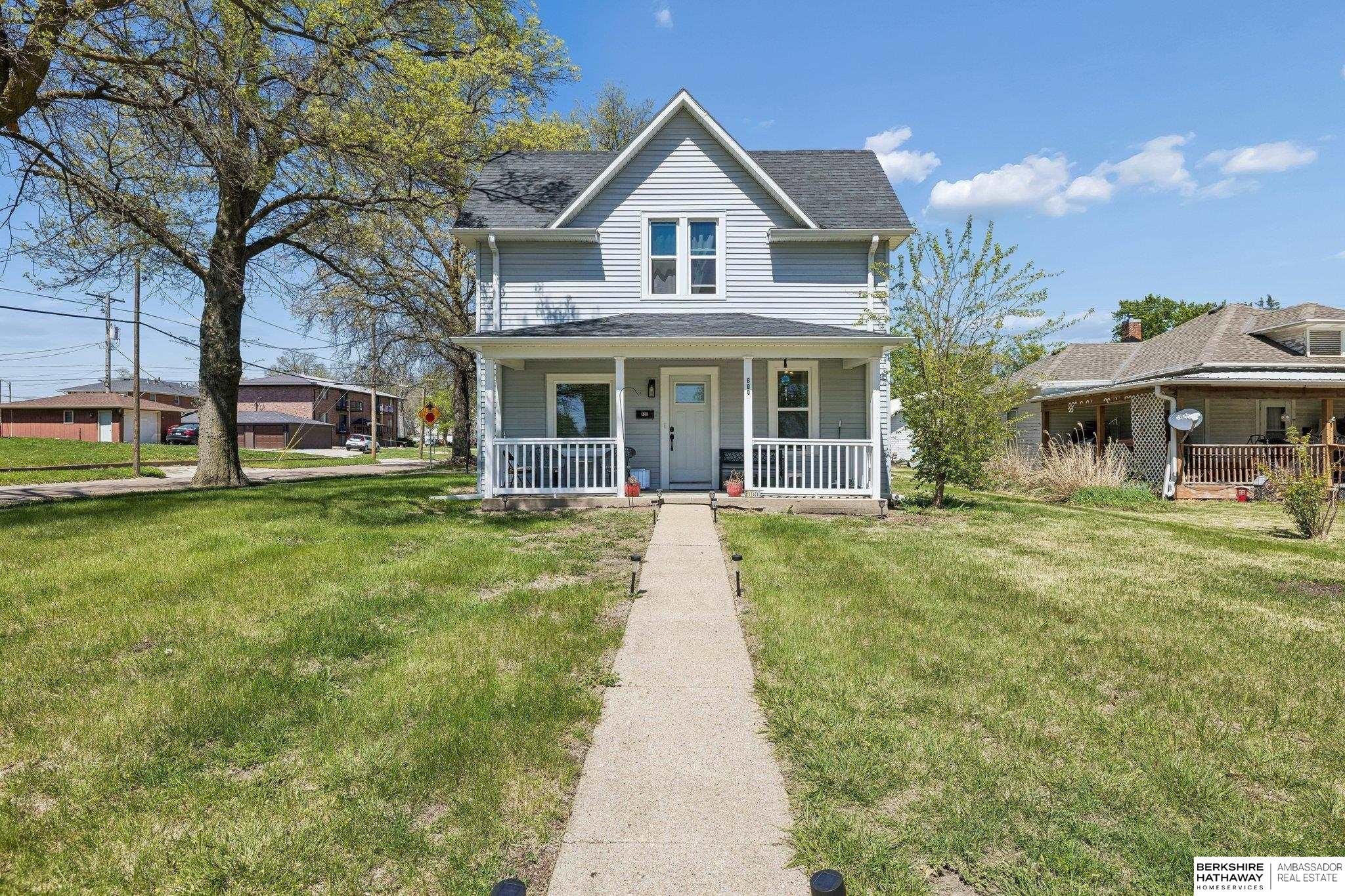 Single Family 3BR 2BA - 800 Grant Street, Beatrice, NE