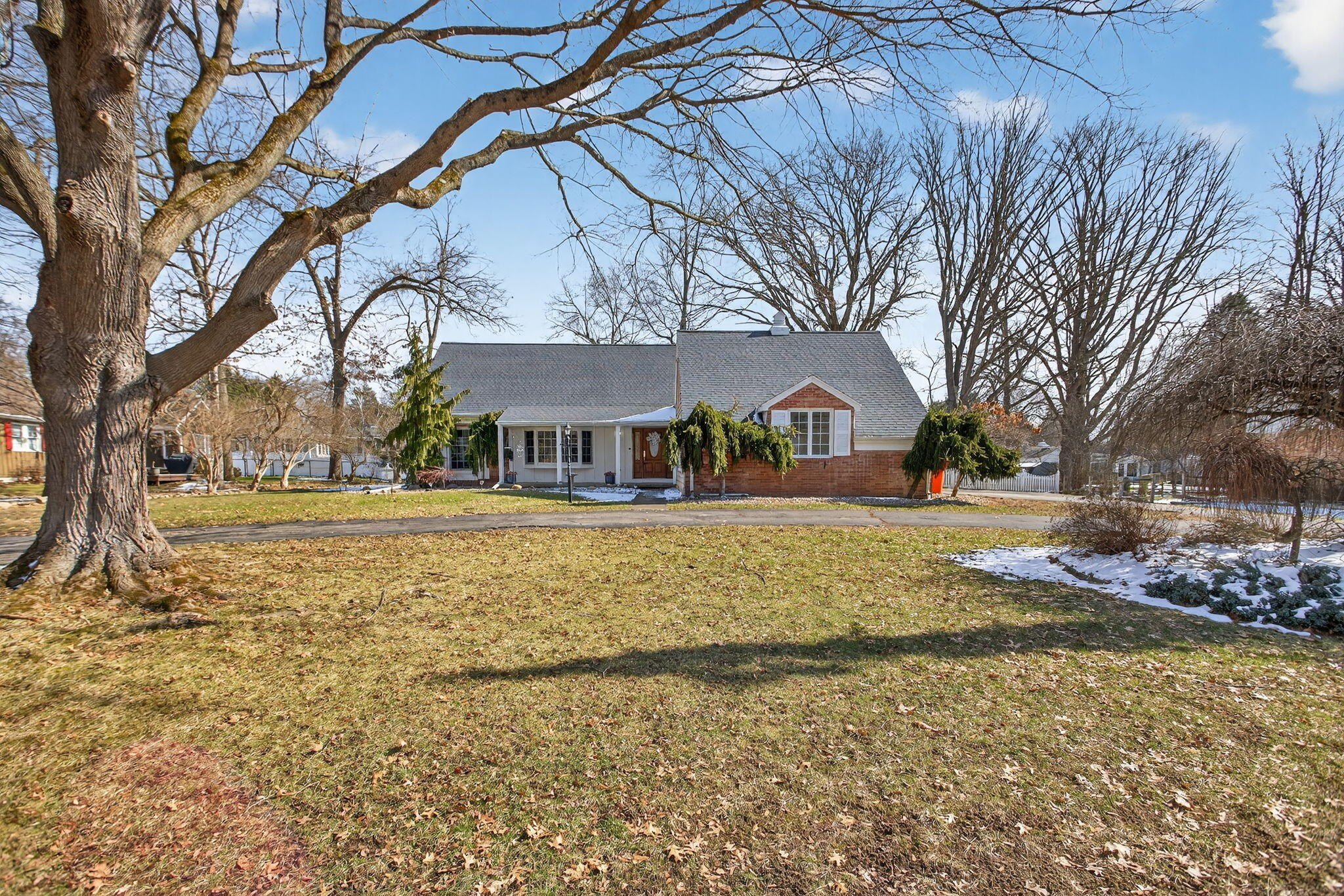Single Family 5BR 3BA - 3825 W Walmont Road, Jackson, MI