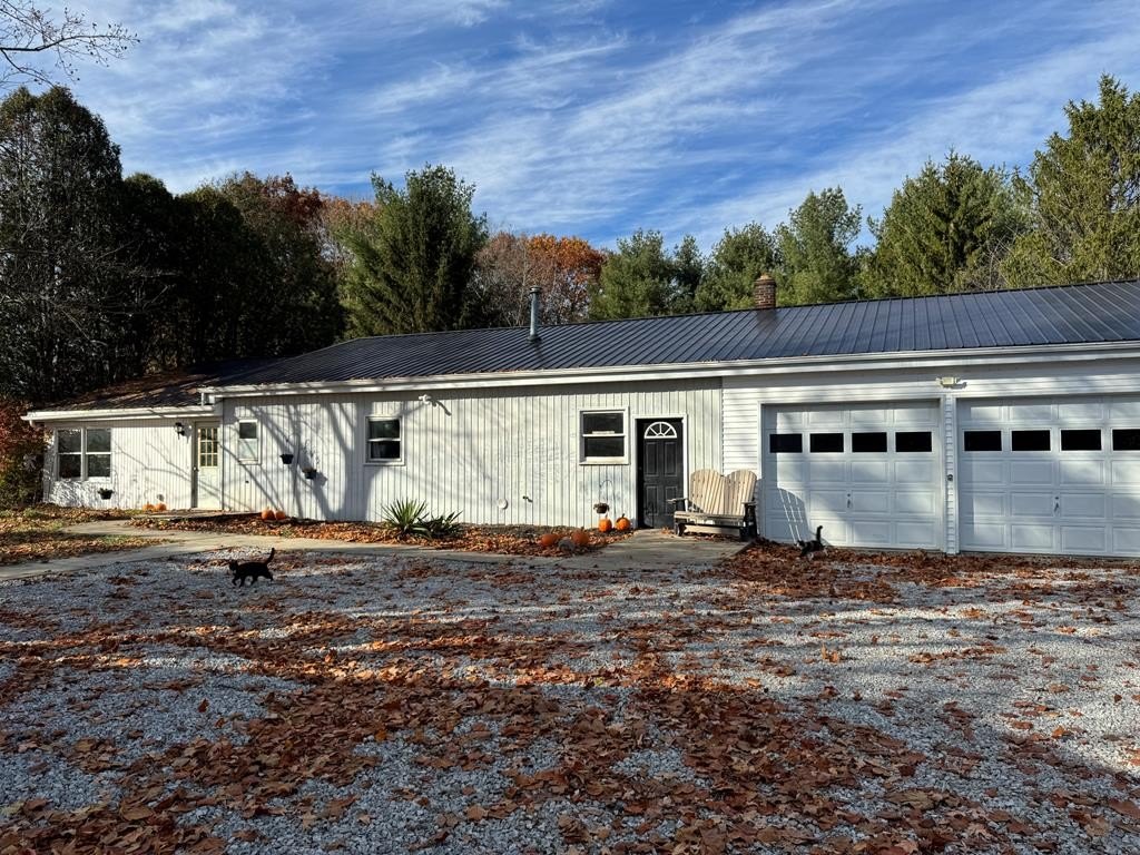 Single Family 4BR 2BA - 1320 Lake Drive, Ashland, OH