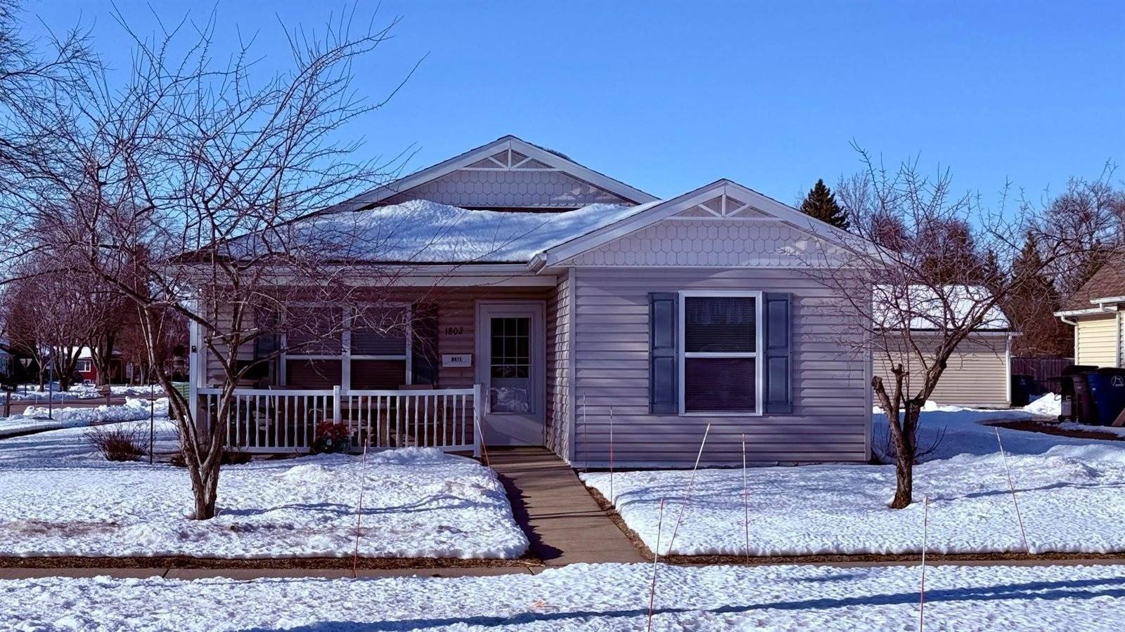 Single Family 3BR 2BA - 1802 4th Avenue North, Moorhead, MN